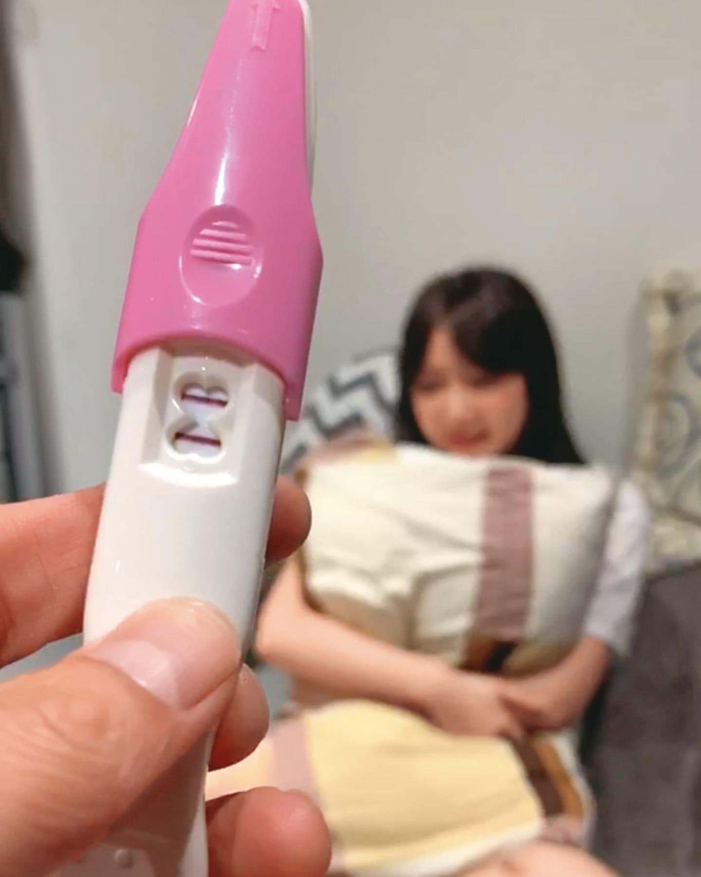 言言懷第一胎時,小煜也開心在社群公布懷孕喜訊。(翻攝自小煜IG)