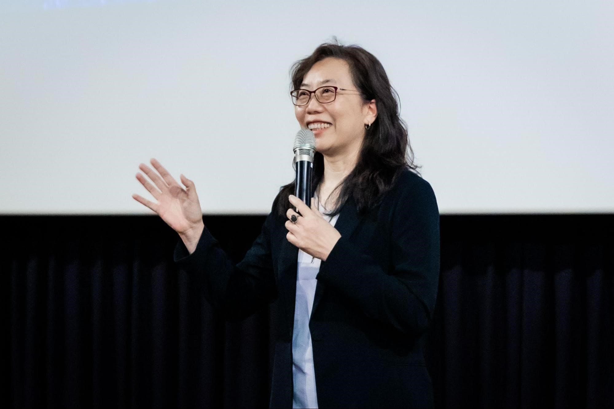 導演蕭菊貞也談到創作初衷:「我想用紀錄片找到一種文化視角為台灣寫下歷史,認識這段歷史,才能更有底氣。」(牽猴子提供)