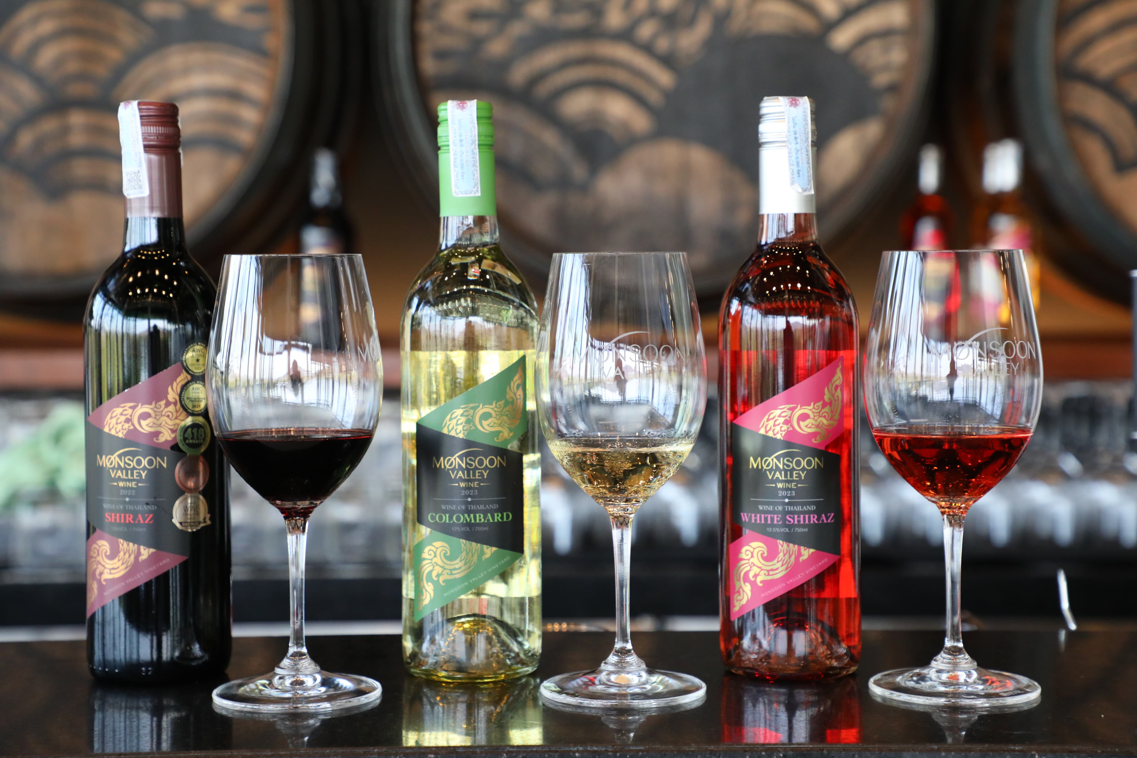 （由左至右）Shiraz、Colombard、White Shiraz都是酒莊的熱銷款。（皆750泰銖／瓶，約NT$660）