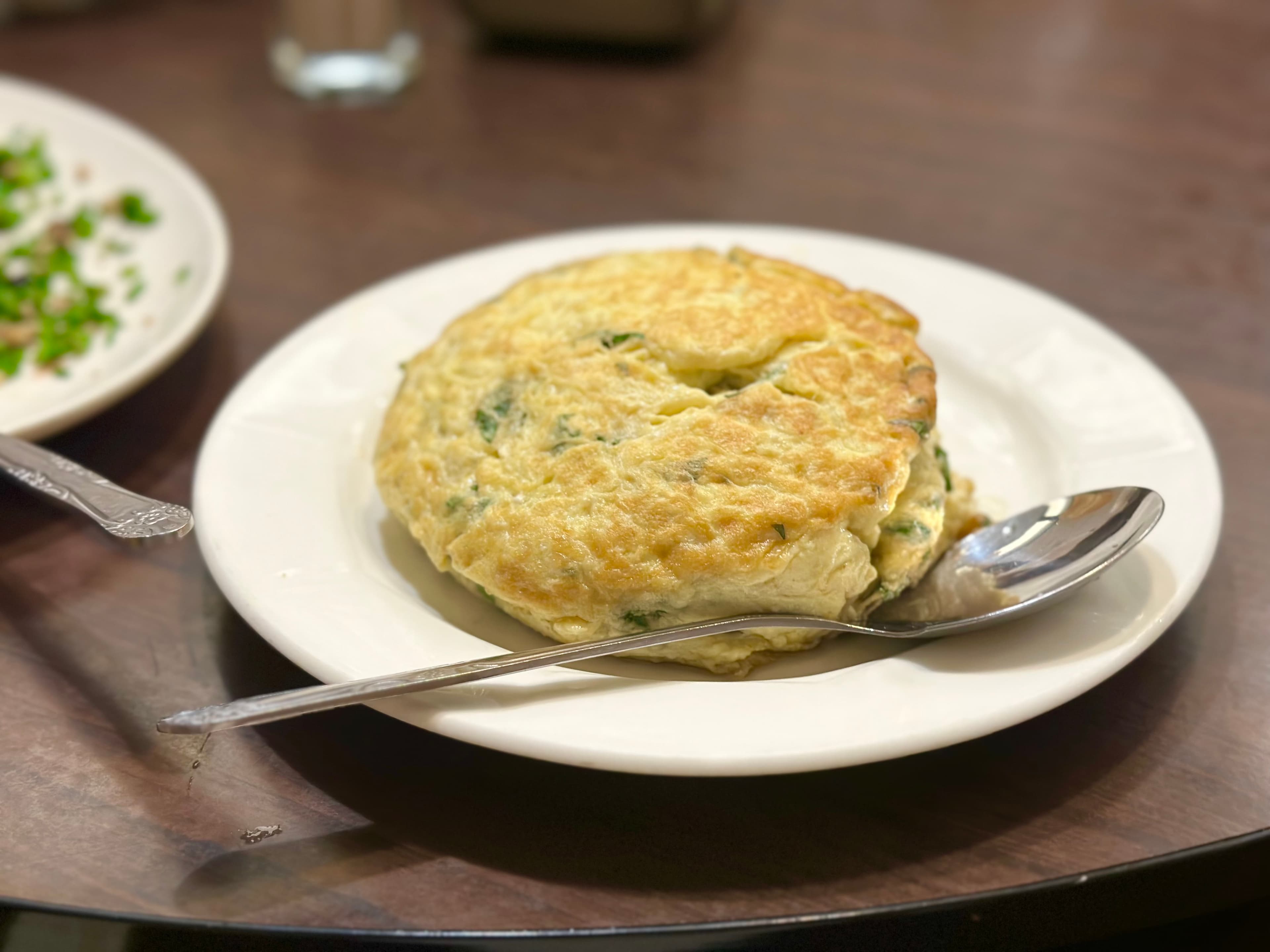 「塔香烘蛋」蓬鬆嫩口,充滿九層塔香氣。(240元/份)