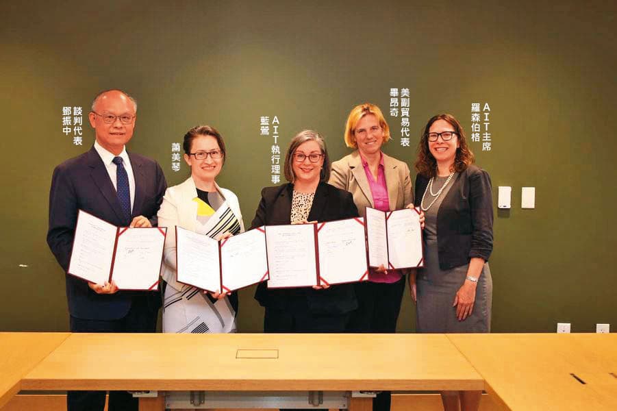 6月簽訂的台美21世紀貿易倡議首批協定,是蕭美琴駐美期間重大事件。(翻攝蕭美琴臉書)