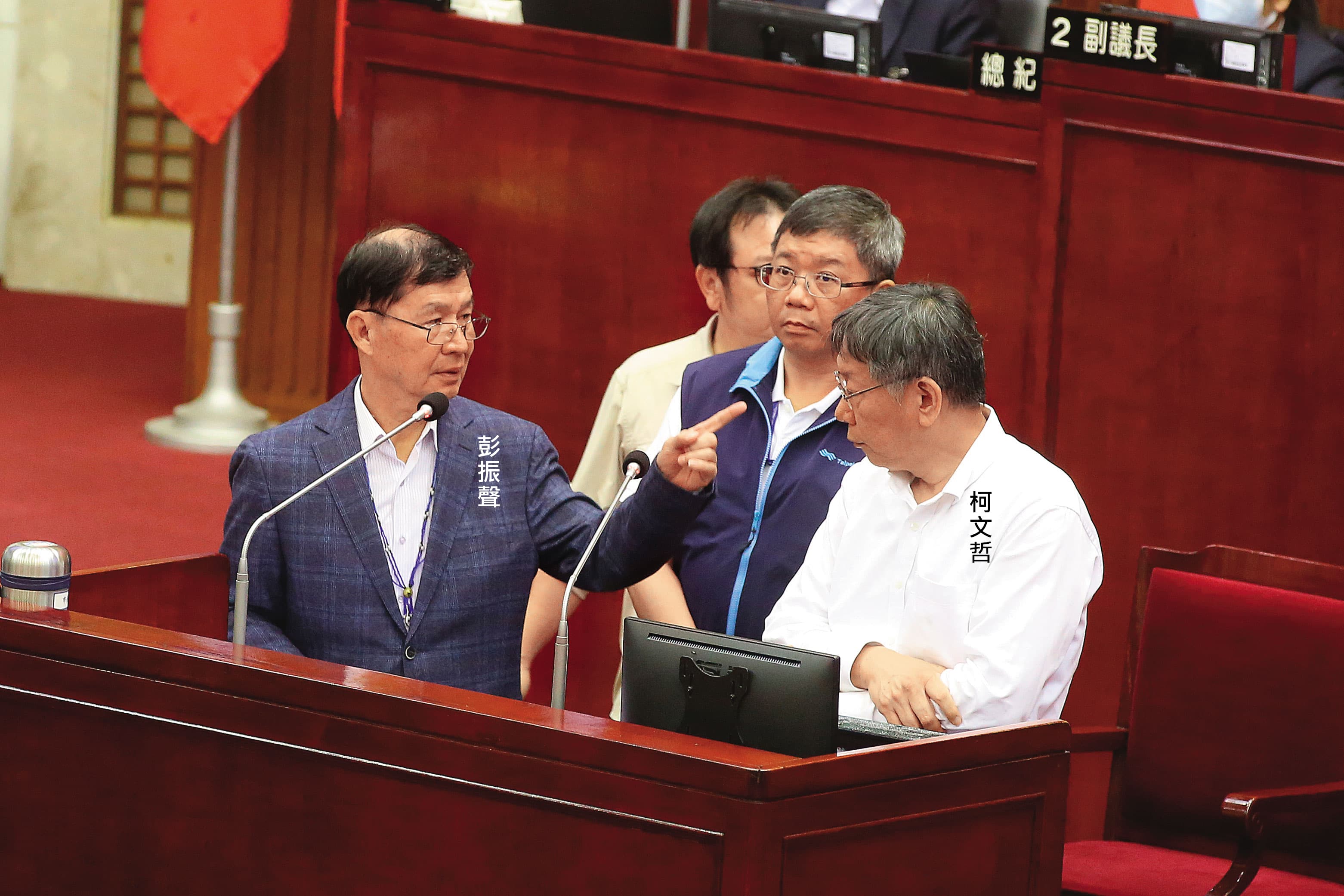 柯文哲2018連任台北市長後,彭振聲是從工務局長獲拔擢成副市長,他被收押第2天就向檢方供出實情。