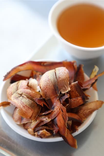 用台東厚切柴魚片煮的柴魚湯，跟米糕是絕配。
