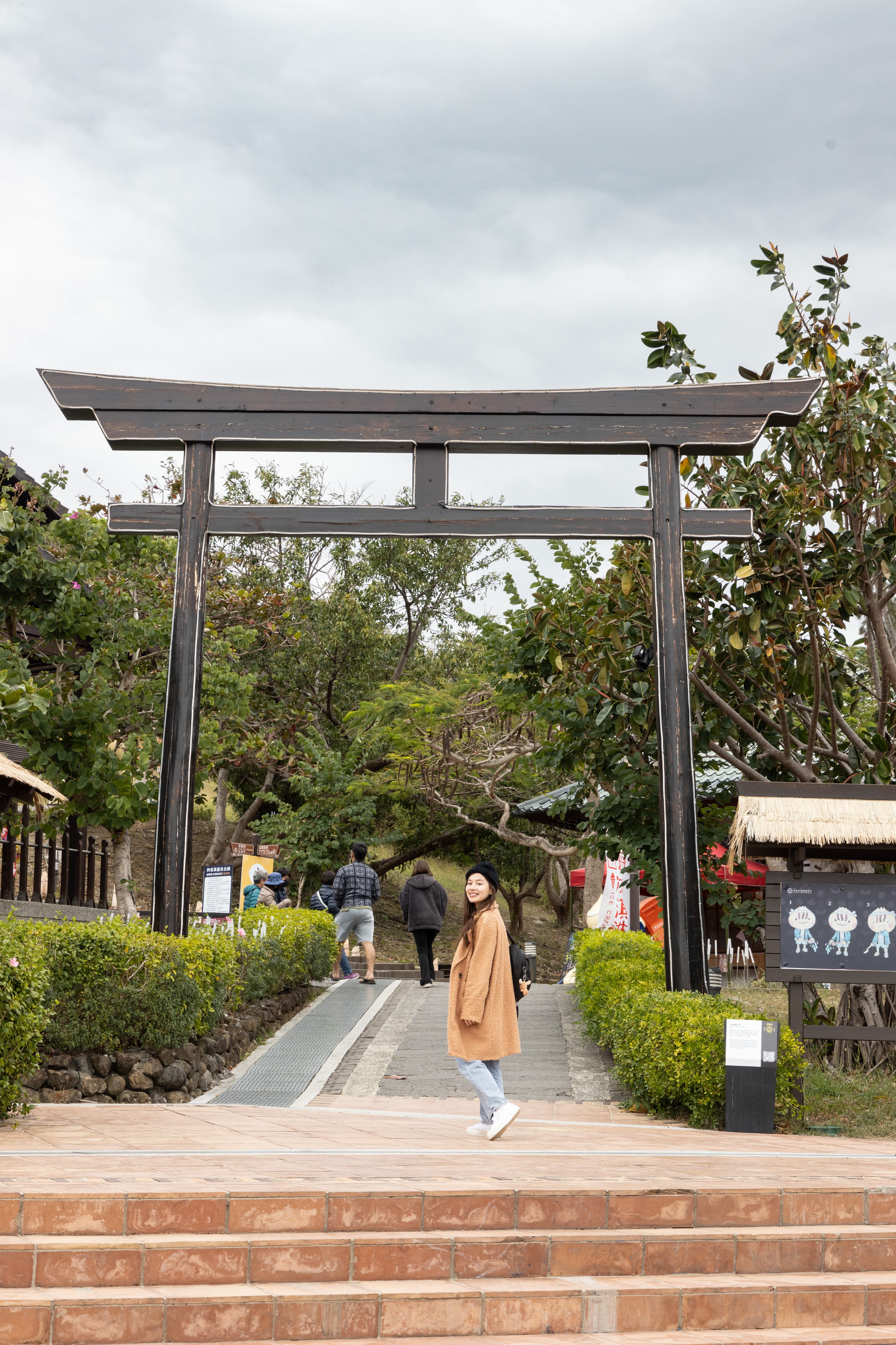 以日式風格打造的「四重溪溫泉公園」,設有神社參拜道、鳥居、免費泡腳池等設施。
