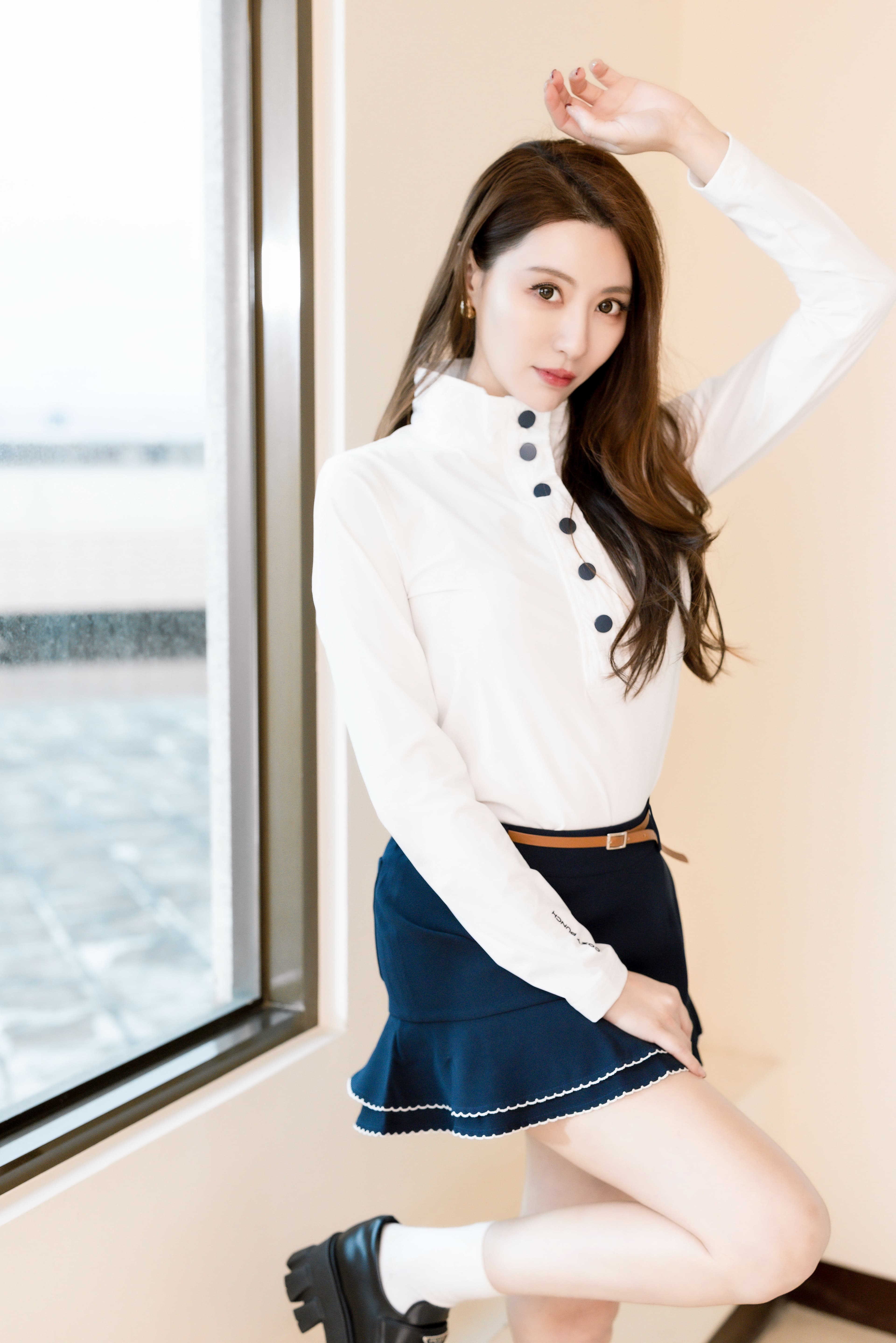 王瀅看到女們的中文卡片,十分感動。(鏡藝宏海提供)
