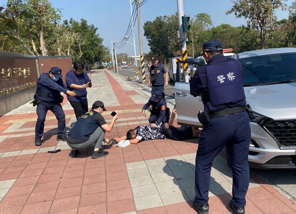 內政部派遣警力加強警戒,防止金融機構竊盜及搶奪案件的發生。(內政部提供)