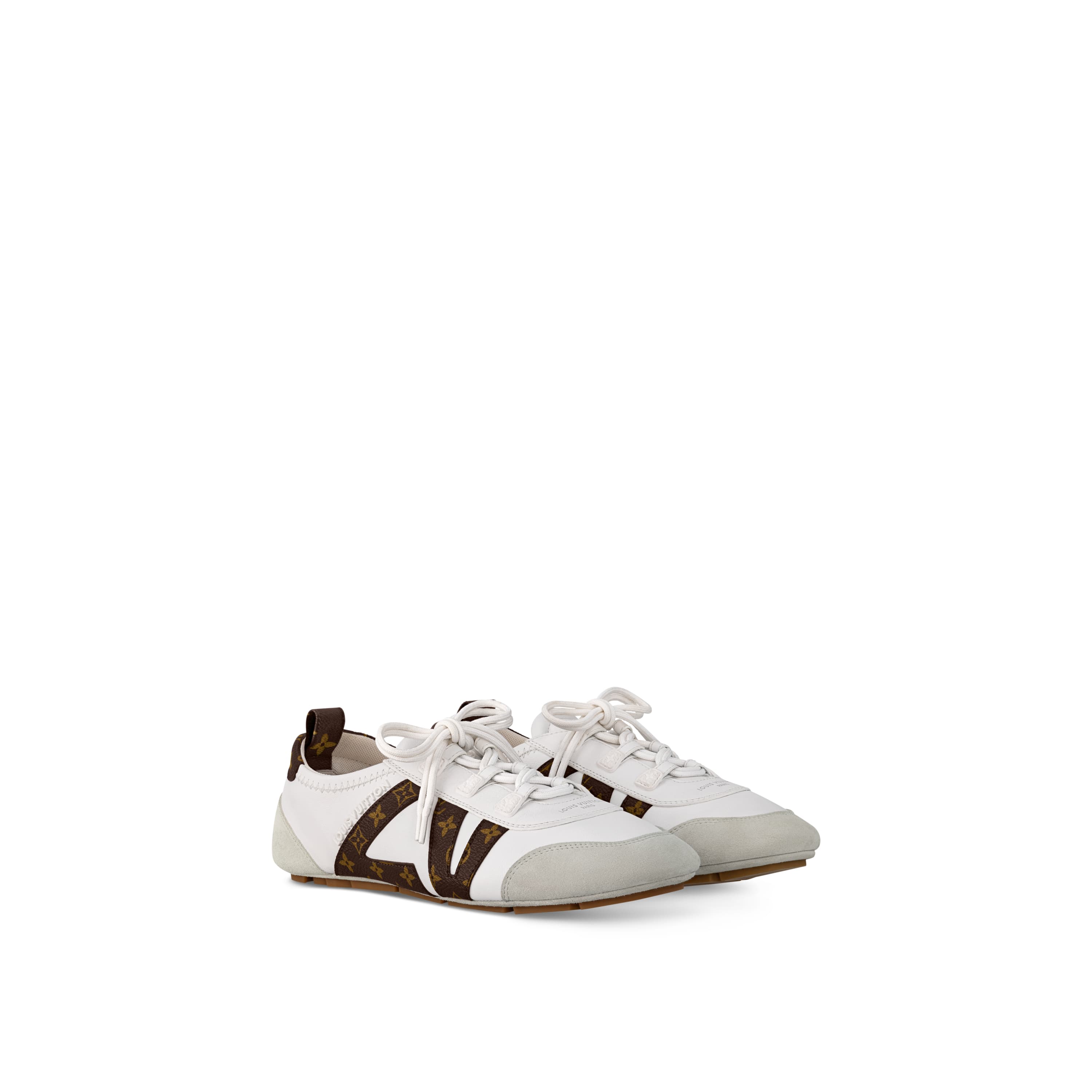 側面則飾以Monogram帆布LV標誌的白色LV Sneakerina。NT$34,500(路易威登提供)