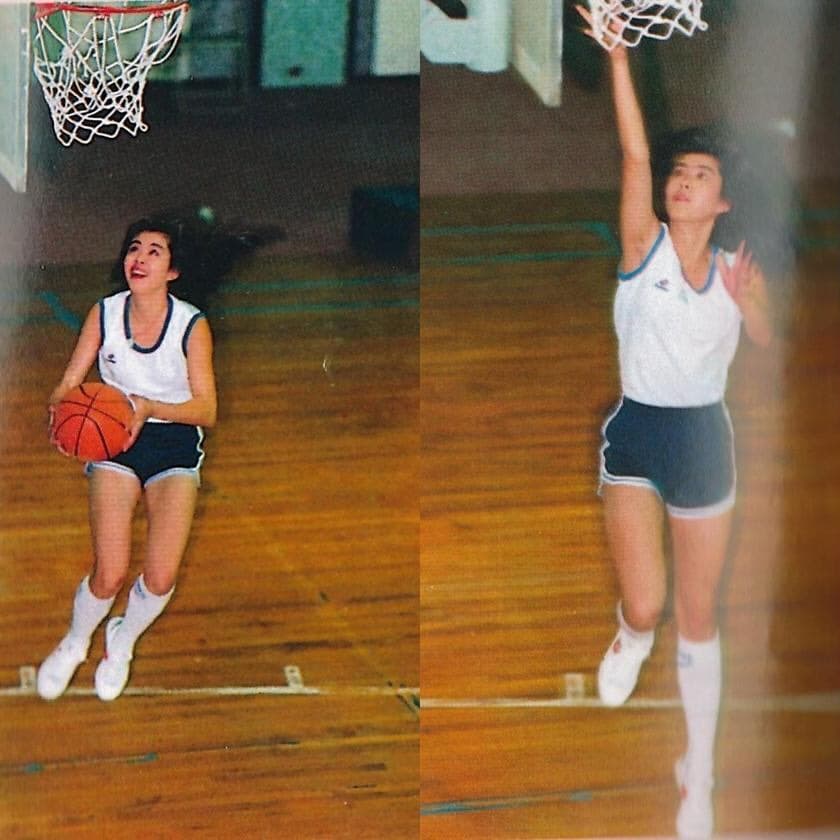 王祖賢打球的模樣,青春洋溢。(翻攝Threads)