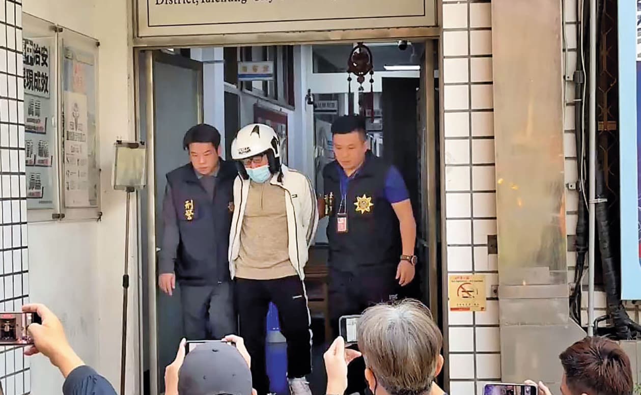 傅男載著奄奄一息的紀女去警局報案自首。檢方認為是否符合自首要件,仍需調查。(鄧玉瑩攝)