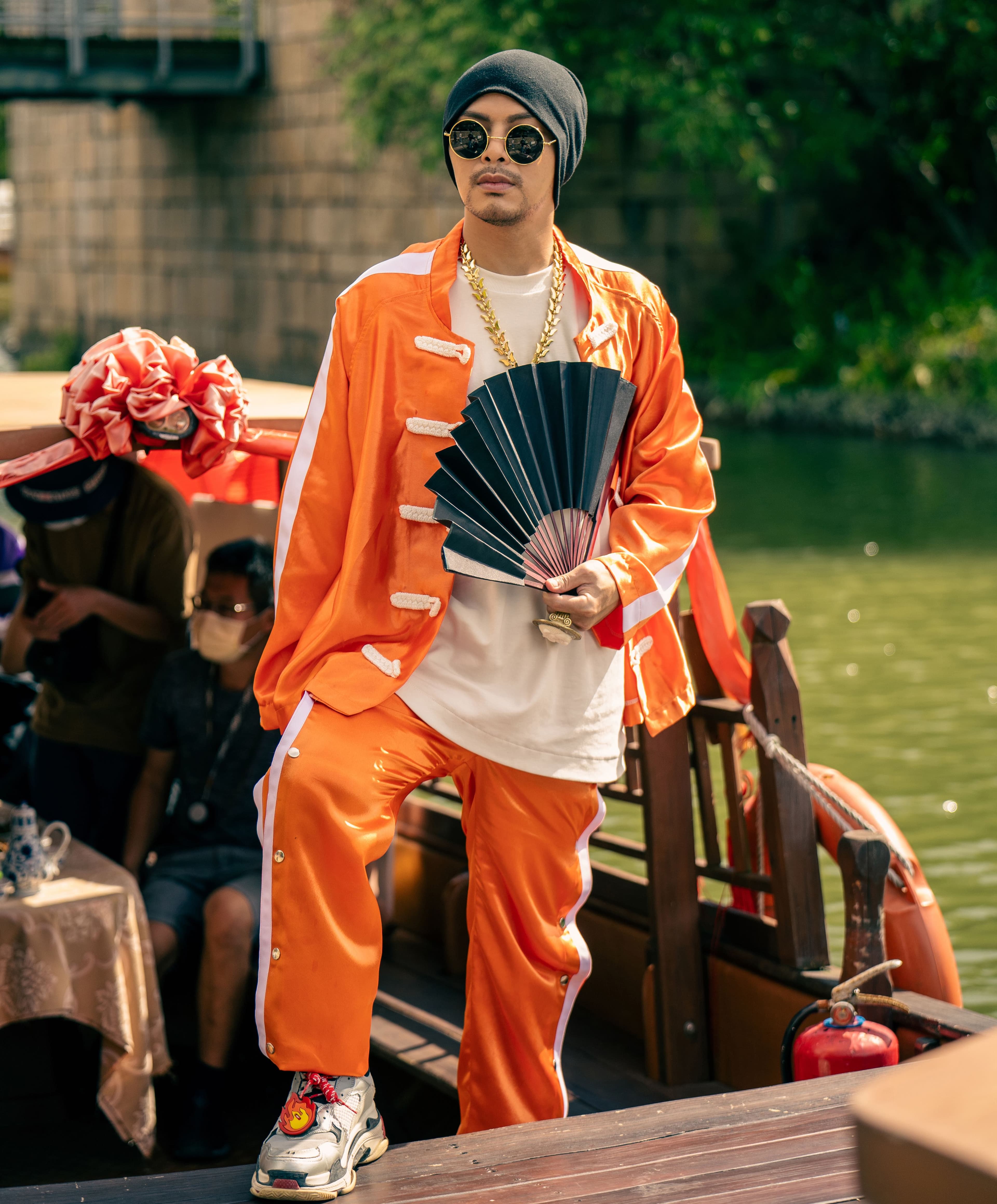 〈姊姊妹妹站起來〉加入了黃明志擅長的RAP,散發出濃濃的中國風。(亞洲通文創提供)