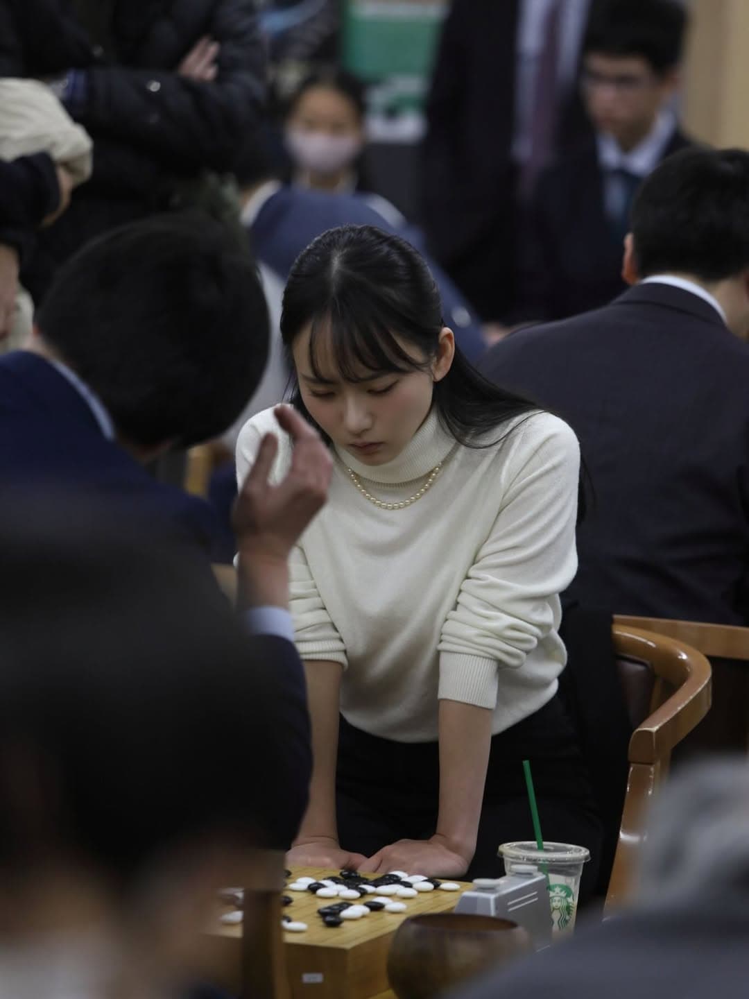 三島響舉手投足都相當優雅。(翻攝IG)