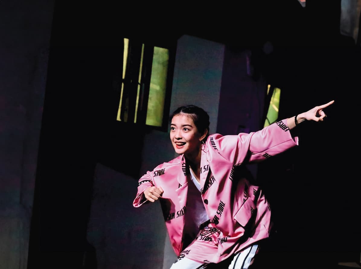周沁大學期間參加不少舞台劇演出,她喜歡直接感受台下觀眾反感。(翻攝自周沁IG)