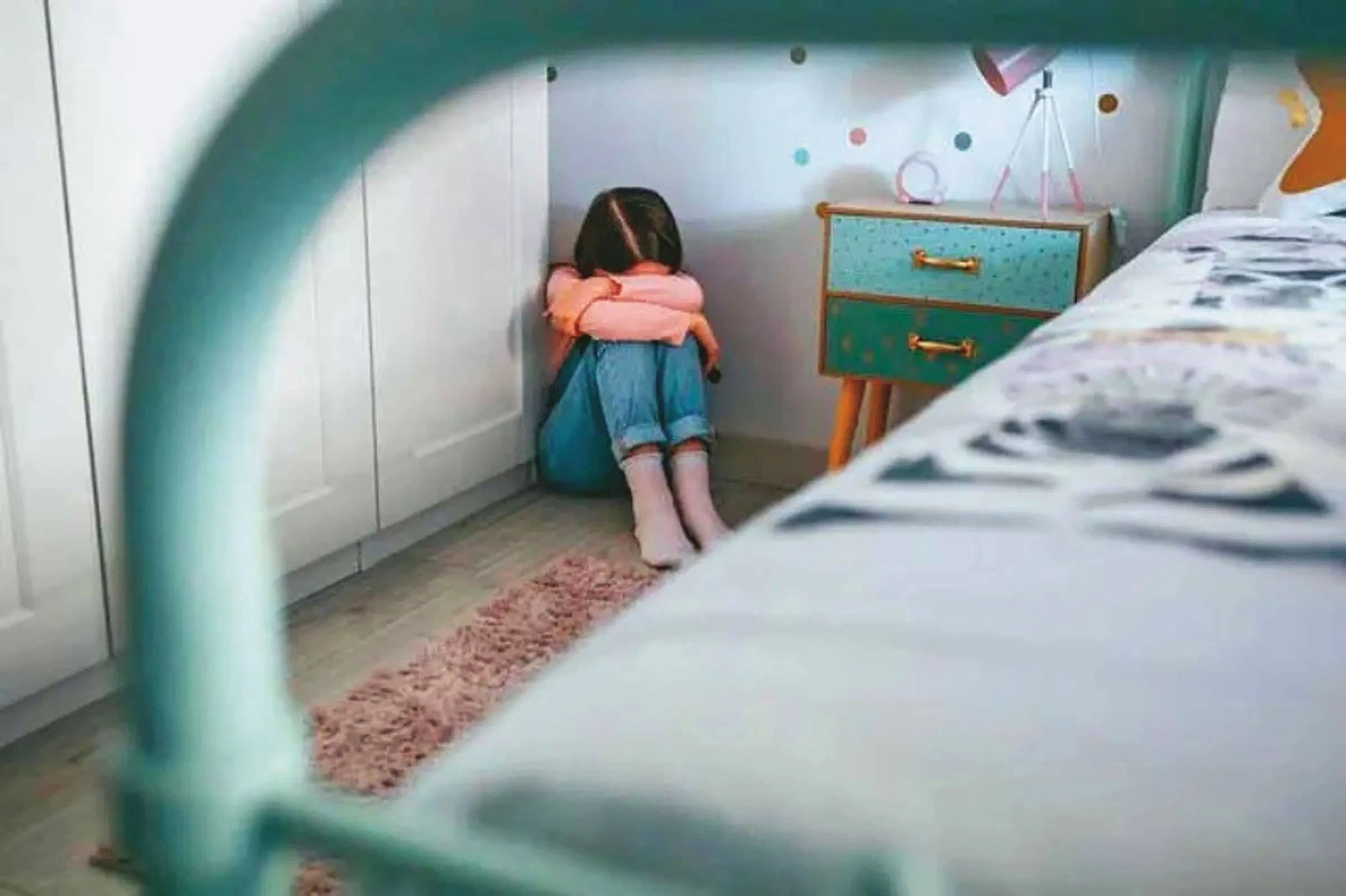 幼兒不善表達,通常家長需要一段時間才會察覺不對勁。(示意畫面,東方IC)