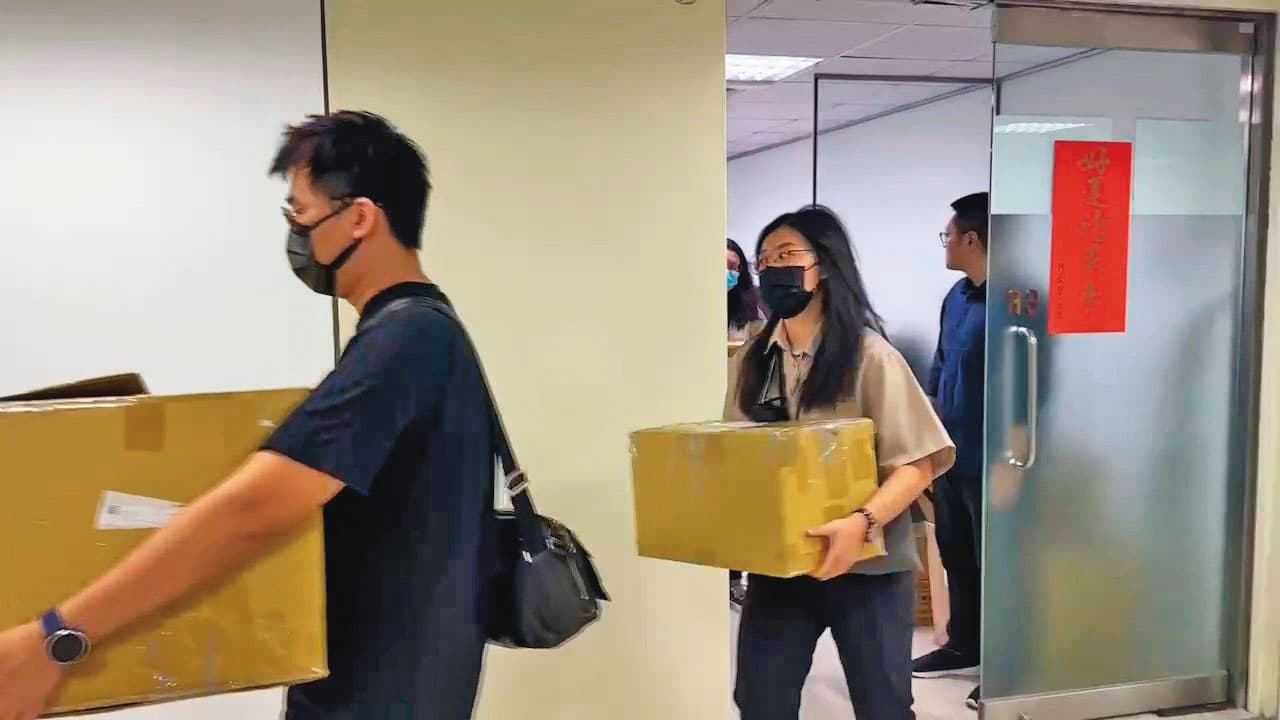 檢廉8月底搜索柯文哲位在台玻大樓的辦公室,帶走多箱證物及電腦主機。
