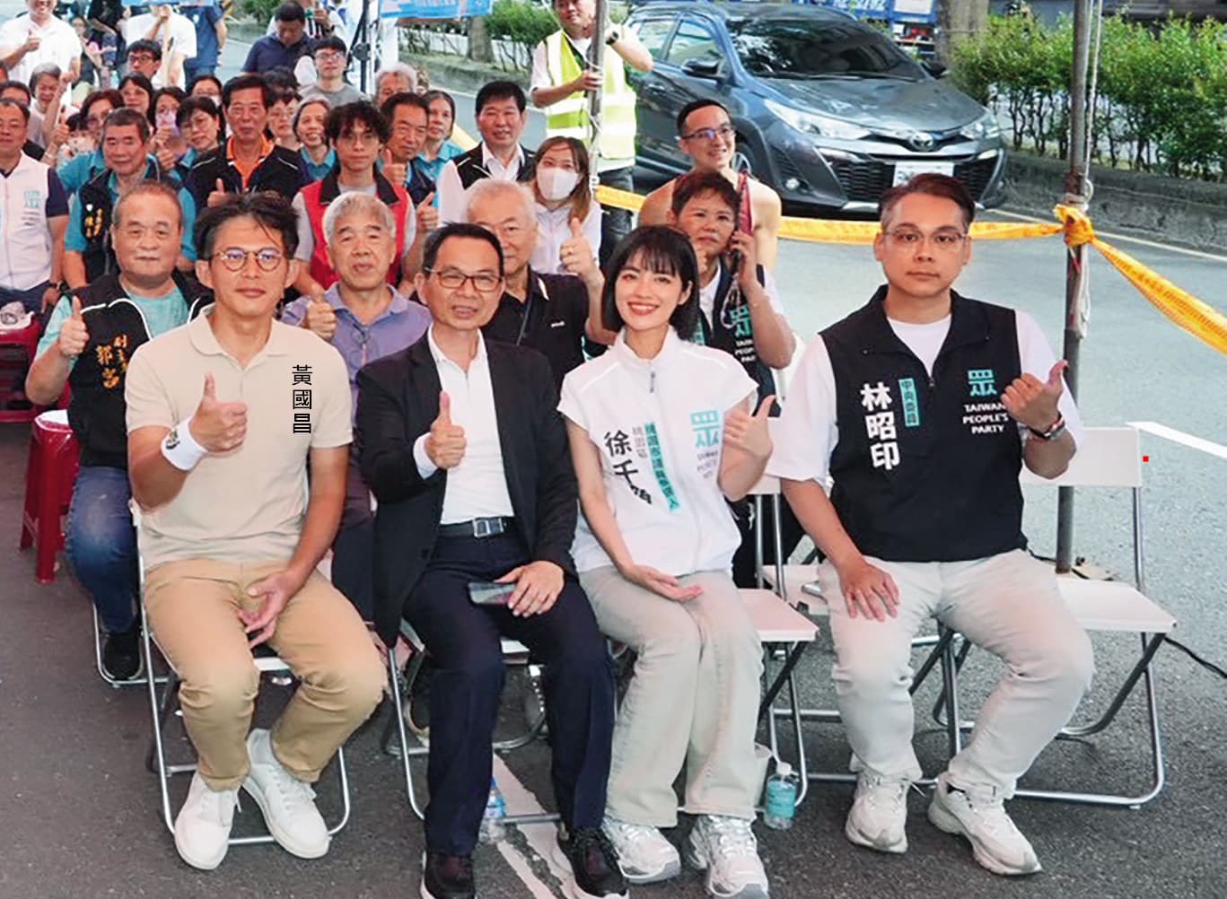 民眾黨因提名糾紛掀退黨潮,主席黃國昌近日剛發文致歉,如今再爆有意角逐中壢議員的林昭印上酒店外框小姐。(民眾黨提供)