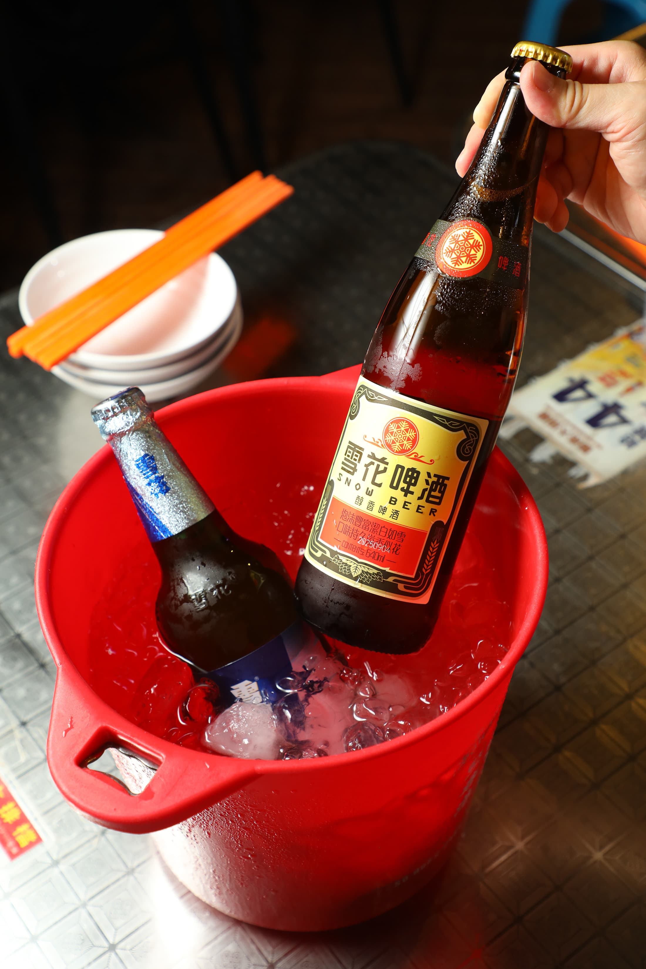 在御希能喝到源自瀋陽的雪花經典啤酒,清爽滋味與各種熱炒百搭。(港幣28元/支,約NT$108)