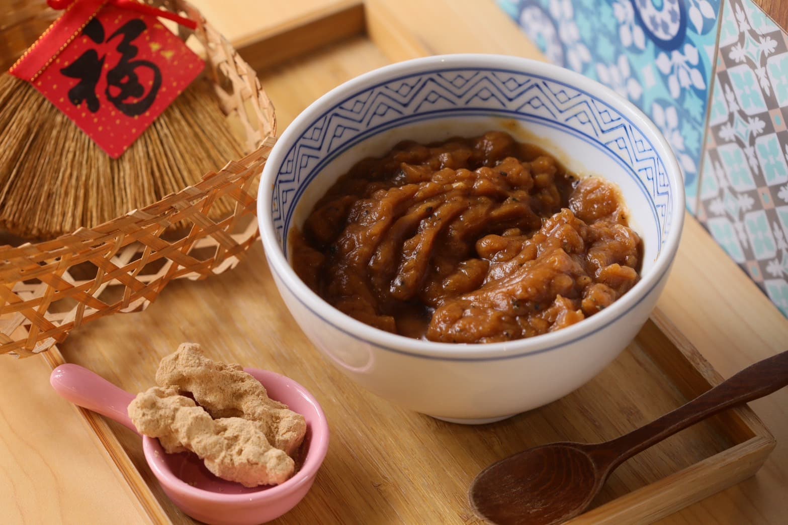 即使是基礎版,傳統風味的「麵茶熱糊糊」,也有原味、咖啡、芝麻等多種口味。(60元起/份)