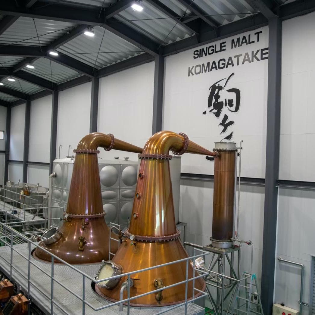 MARS Whisky位於信州（長野縣）的駒之岳蒸餾所內的壺式蒸餾器，源自於「日本威士忌之父」竹鶴政孝的原始設計。