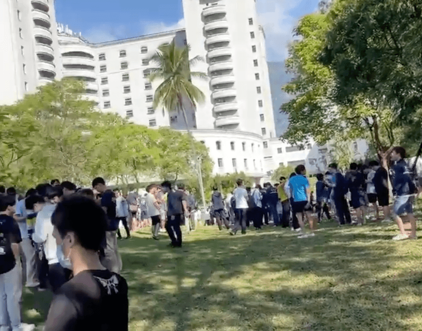 花蓮發生大地震後,許多人到空曠處躲避餘震。(讀者提供)