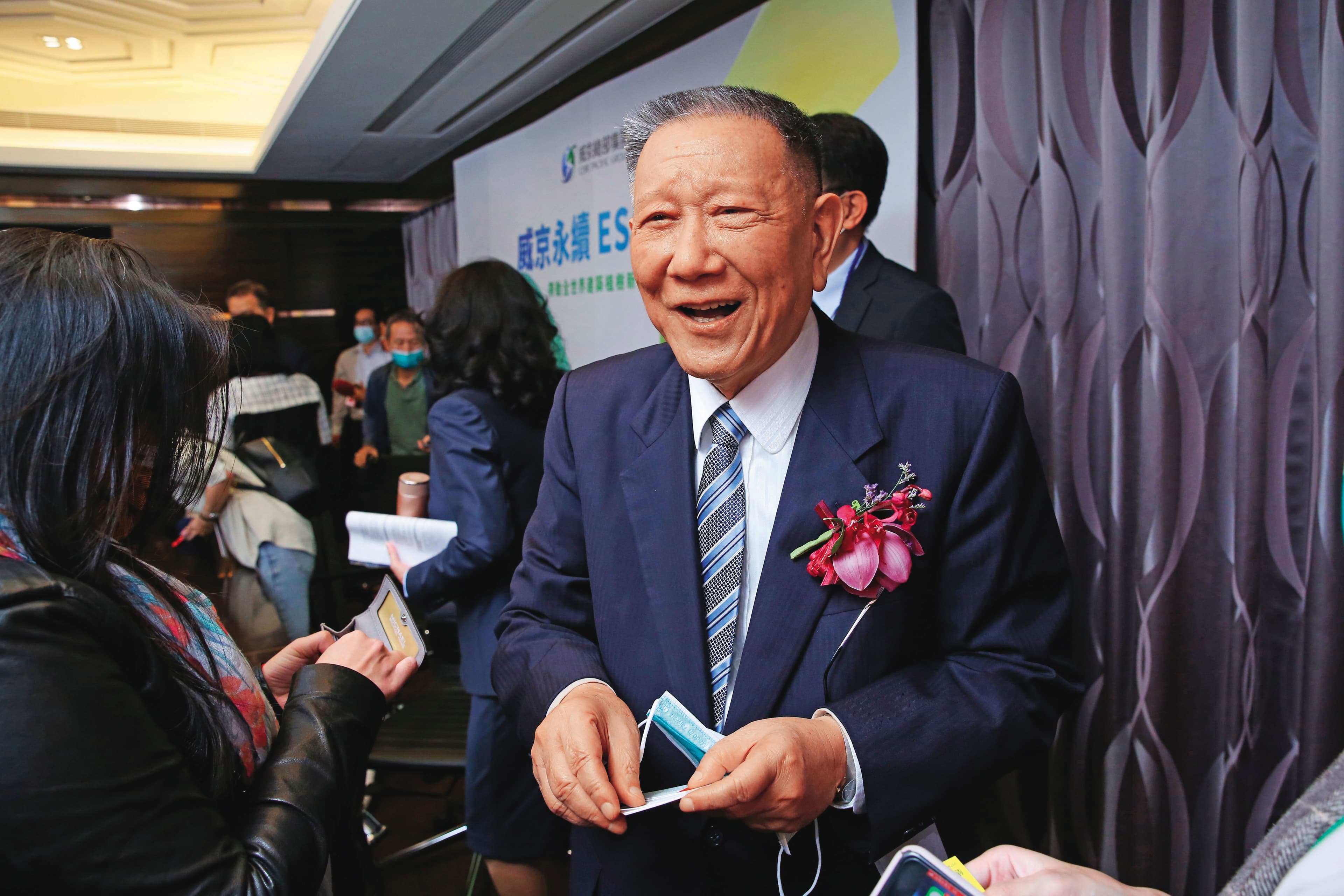 沈慶京行使緘默權,多次槓上檢察官,一度揚言出獄後要拍片將遭遇記錄下來供外界公評。