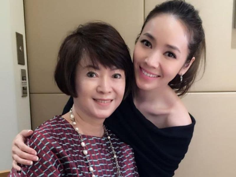 林月雲(左)年輕時曾是當紅台語演員,女兒侯佩岑(右)長大後也踏入演藝圈。(翻攝侯佩岑IG)