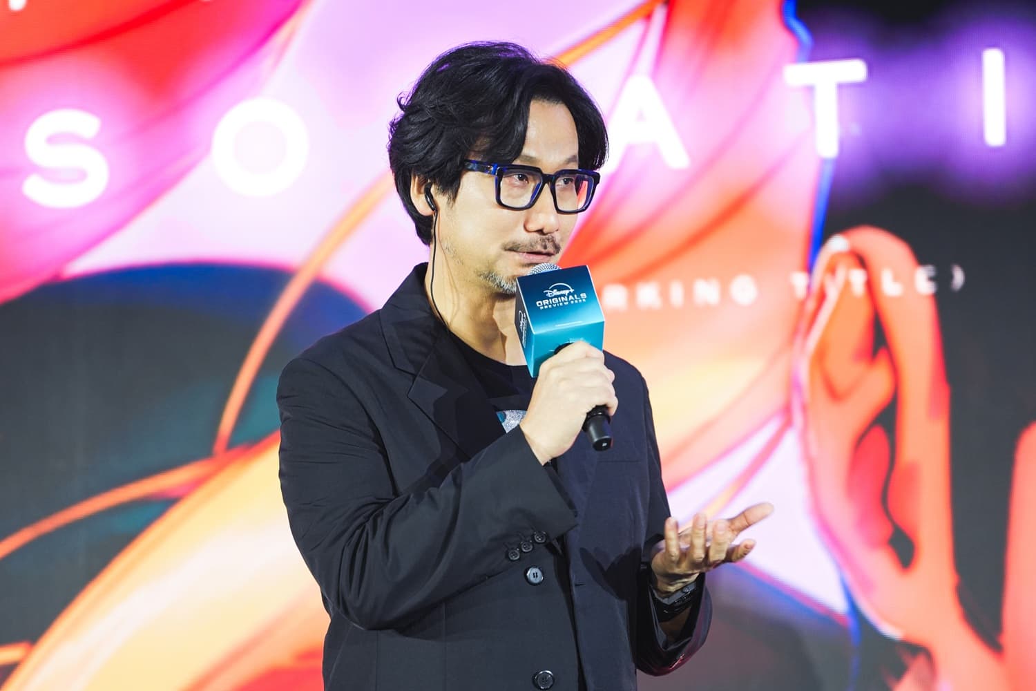 小島秀夫現身香港,親自介紹他打造的動畫影集《死亡擱淺:孤立無援》。(Disney+提供)