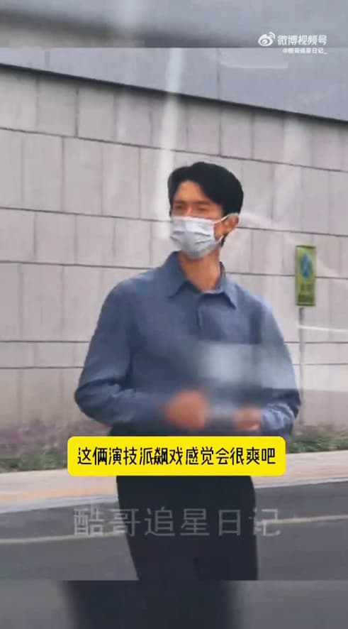 過往政治色彩鮮明,吳慷仁選擇西進大陸拍戲,引起許多人不諒解。(翻攝自酷哥追星日記微博)