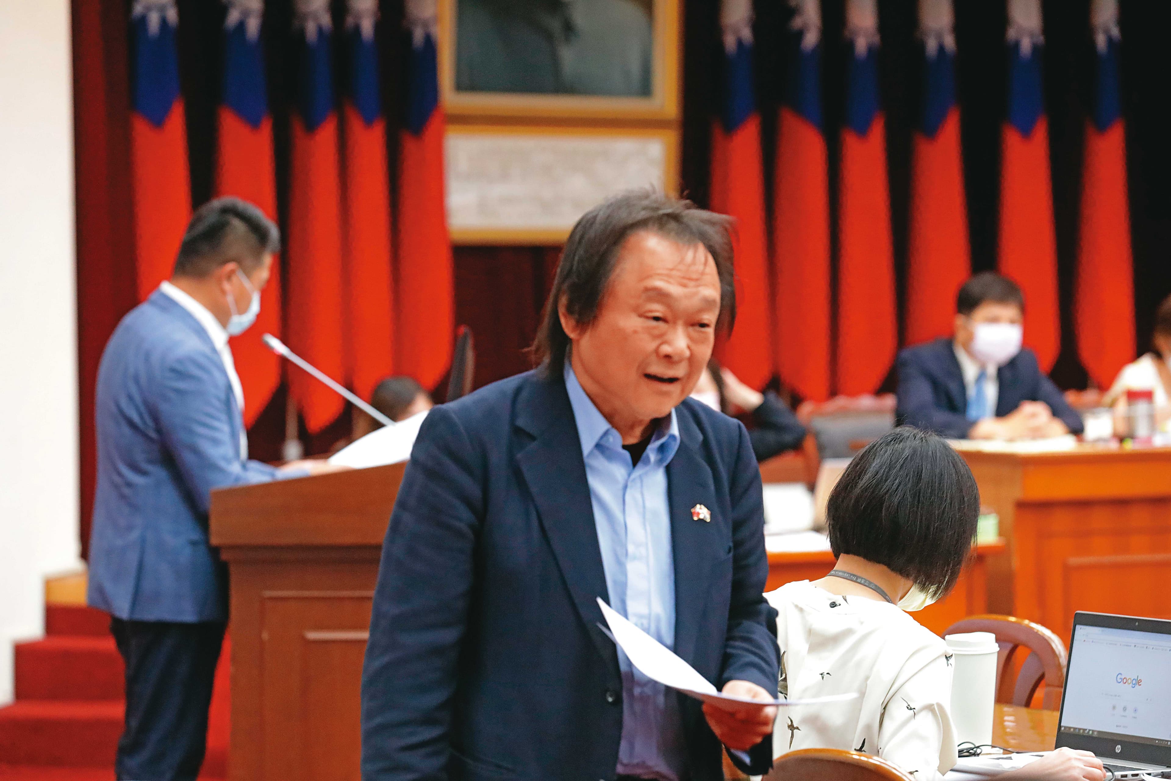 王世堅（圖）擔任議員質詢京華城案時，曾送「魔戒」給柯文哲，勸他不要迷戀權力。