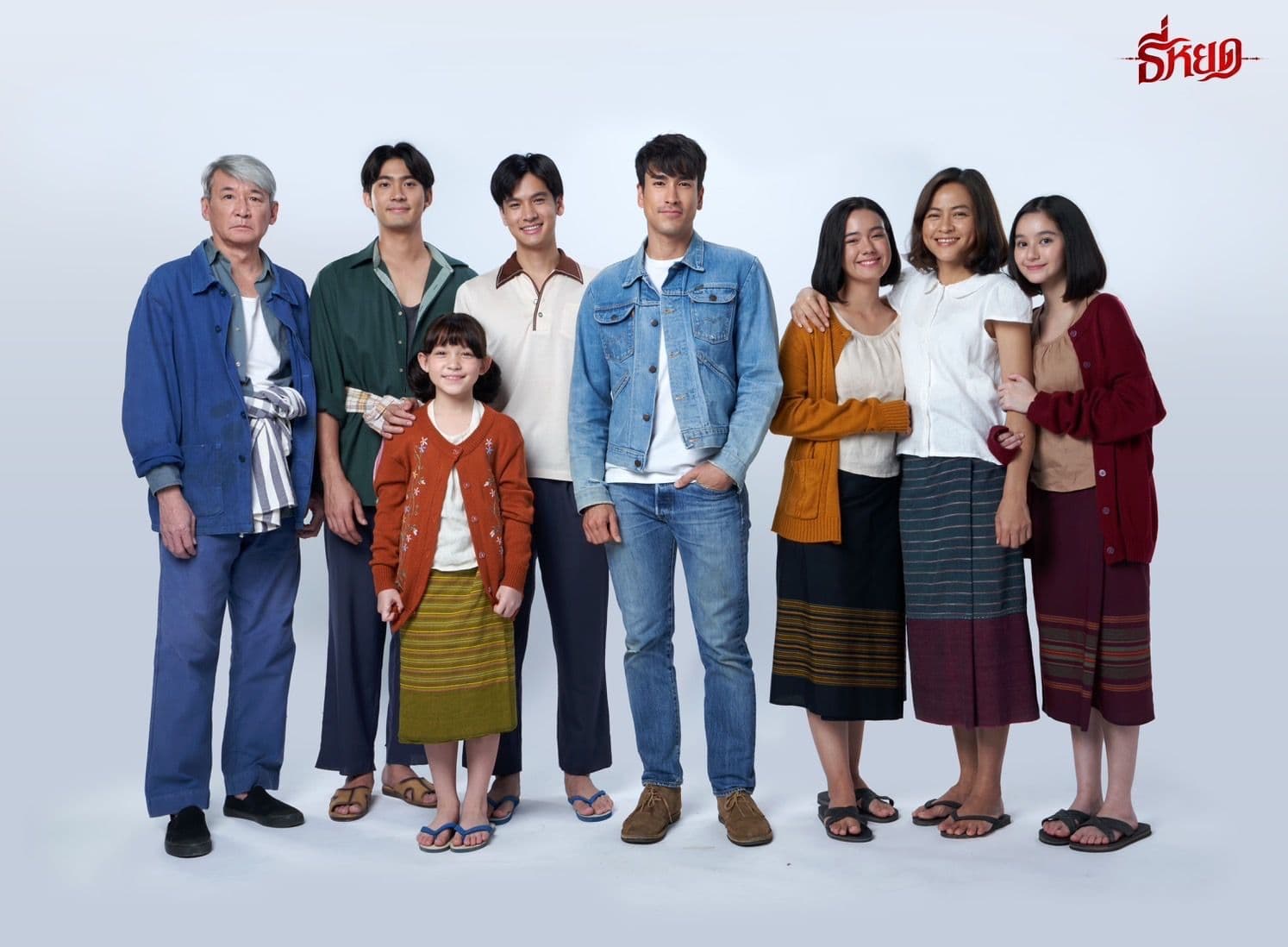 由一線男星Nadech(右四)領軍的《鬼聲泣》演員陣容,全家人真的高顏值。(威視提供)