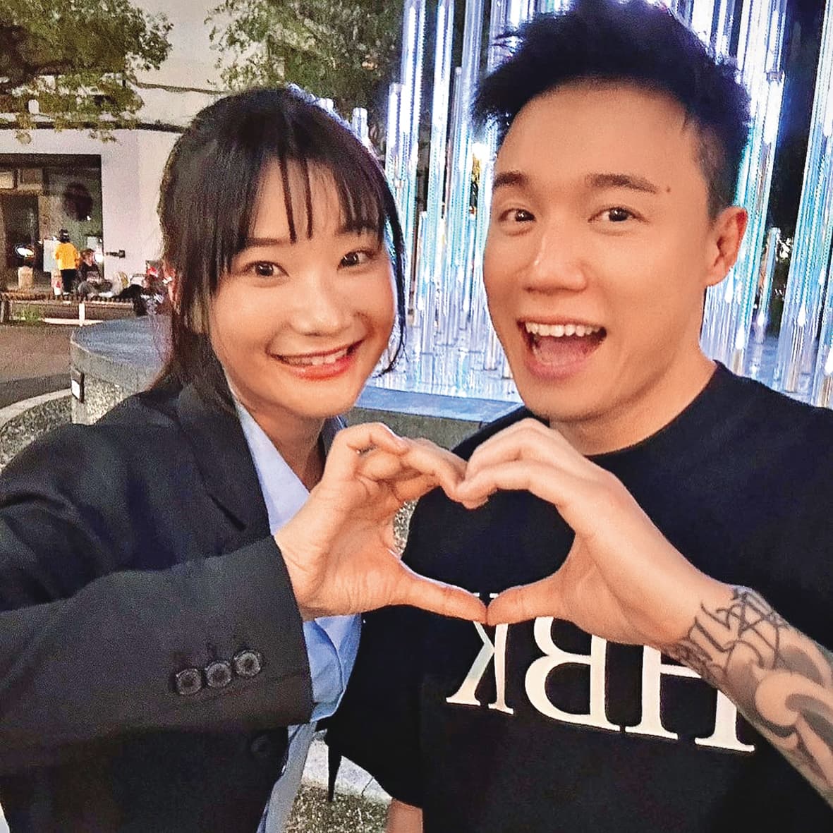 愛莉莎莎（左）和Toyz（右）都是爭議型網紅，藉由炎上變現，不過Toyz因販毒入獄服刑中。（翻攝自TOYZ IG）