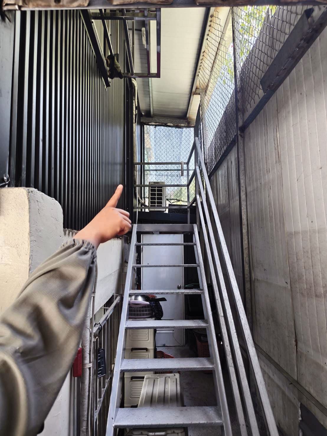 軍備局認定A小姐手指的區域竊占國土,要求她們拆屋還地。(李育材攝)