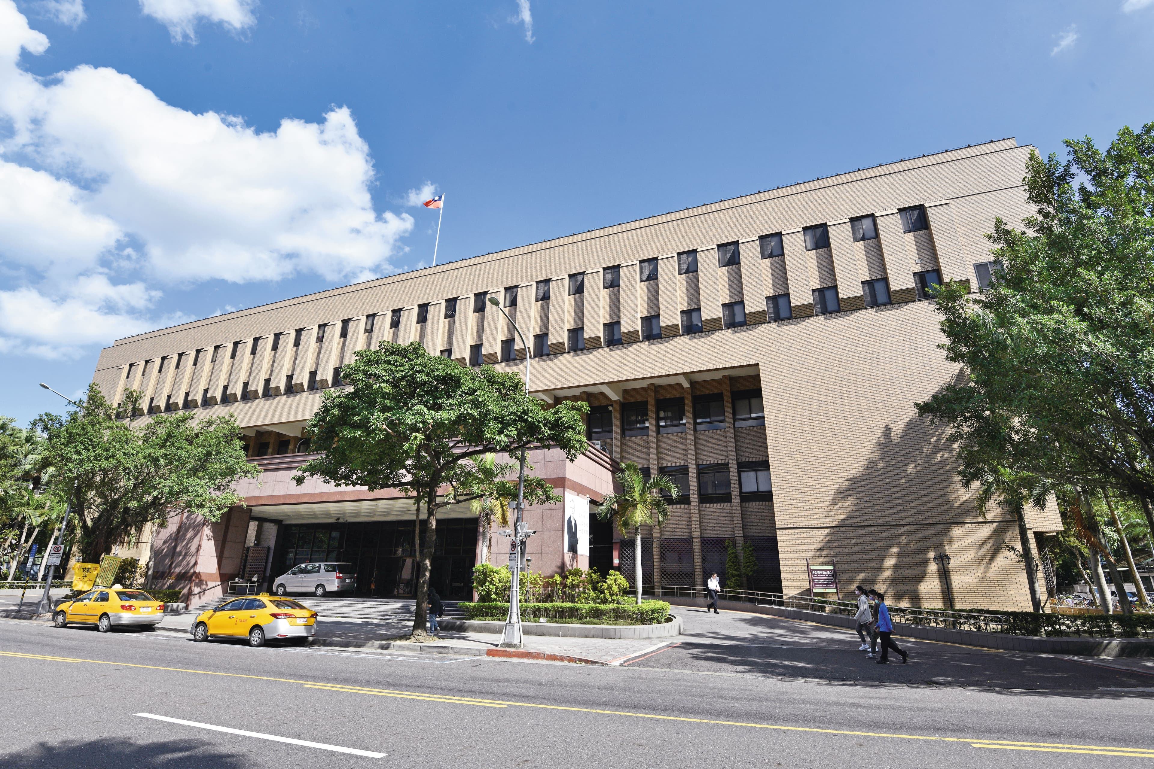 台北地院判決永慶房屋賠償信義房屋千萬元,金額創新高。