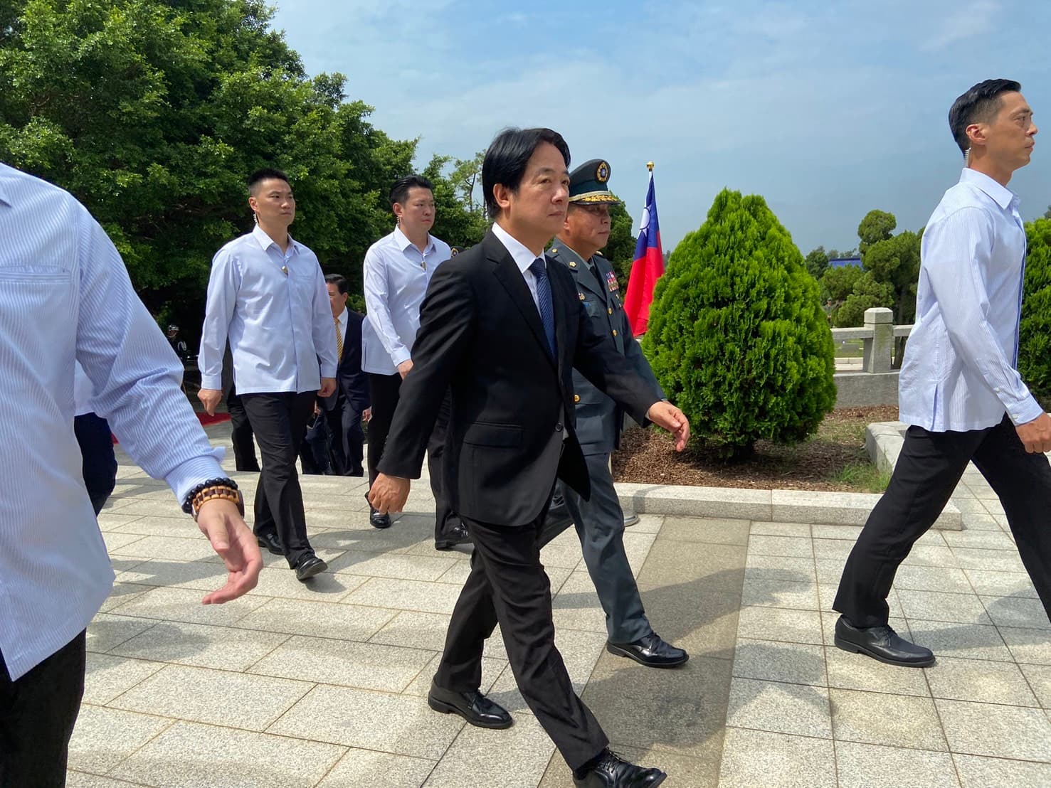 賴清德到太武山公墓出席823週年紀念活動。