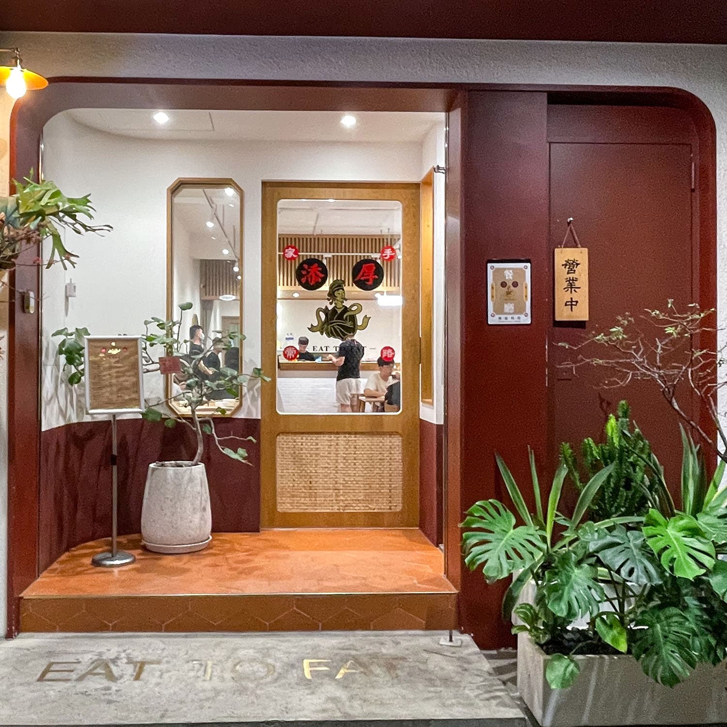 添厚隱藏在大天后宮旁的小巷弄,經營者是虔誠的媽祖信徒,故店名、室內設計也以此作為連結。(Michelin提供)