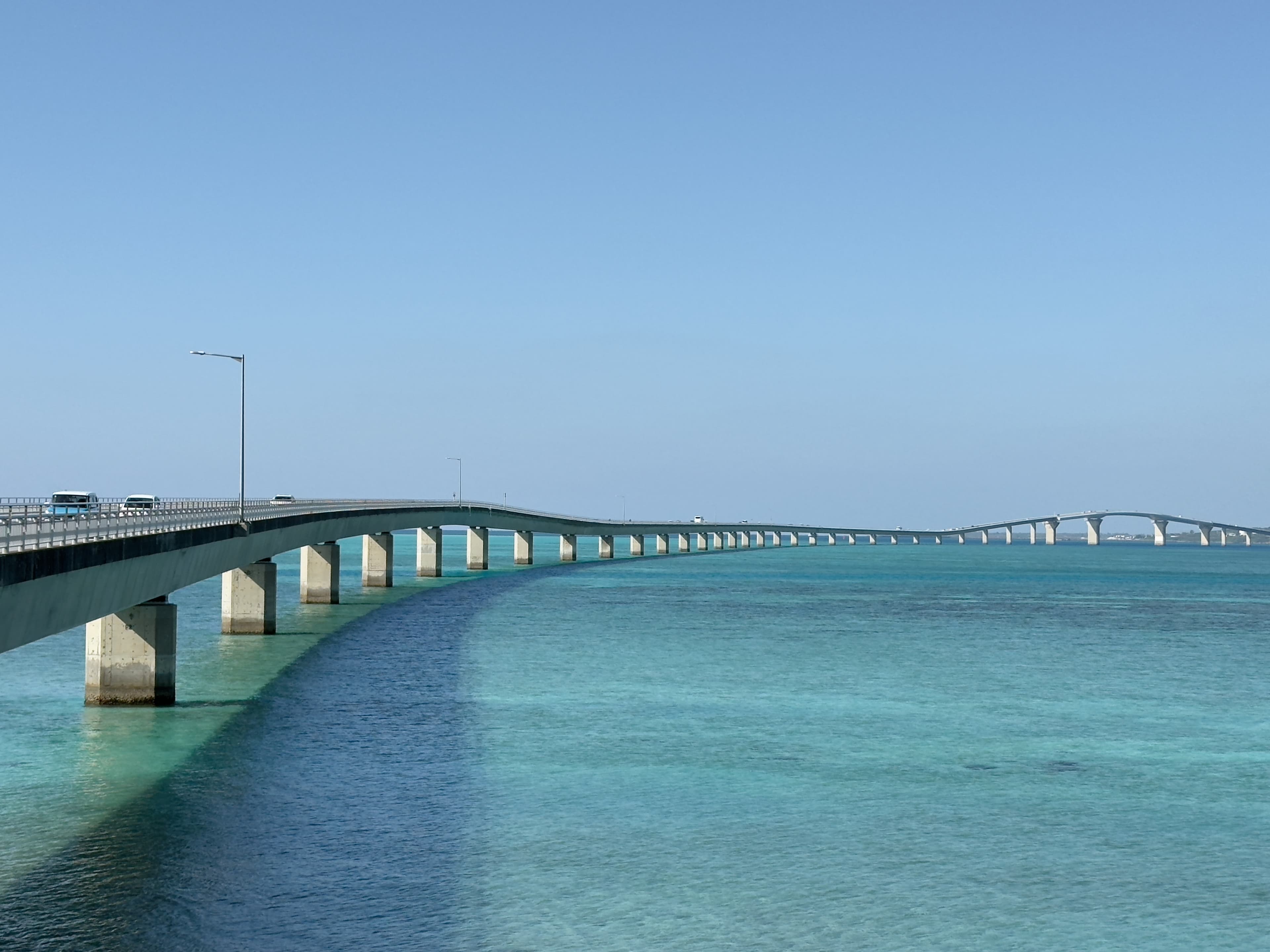 伊良部大橋全長3540公尺,是日本最長的免收費跨海大橋,連結宮古島與伊良部島。