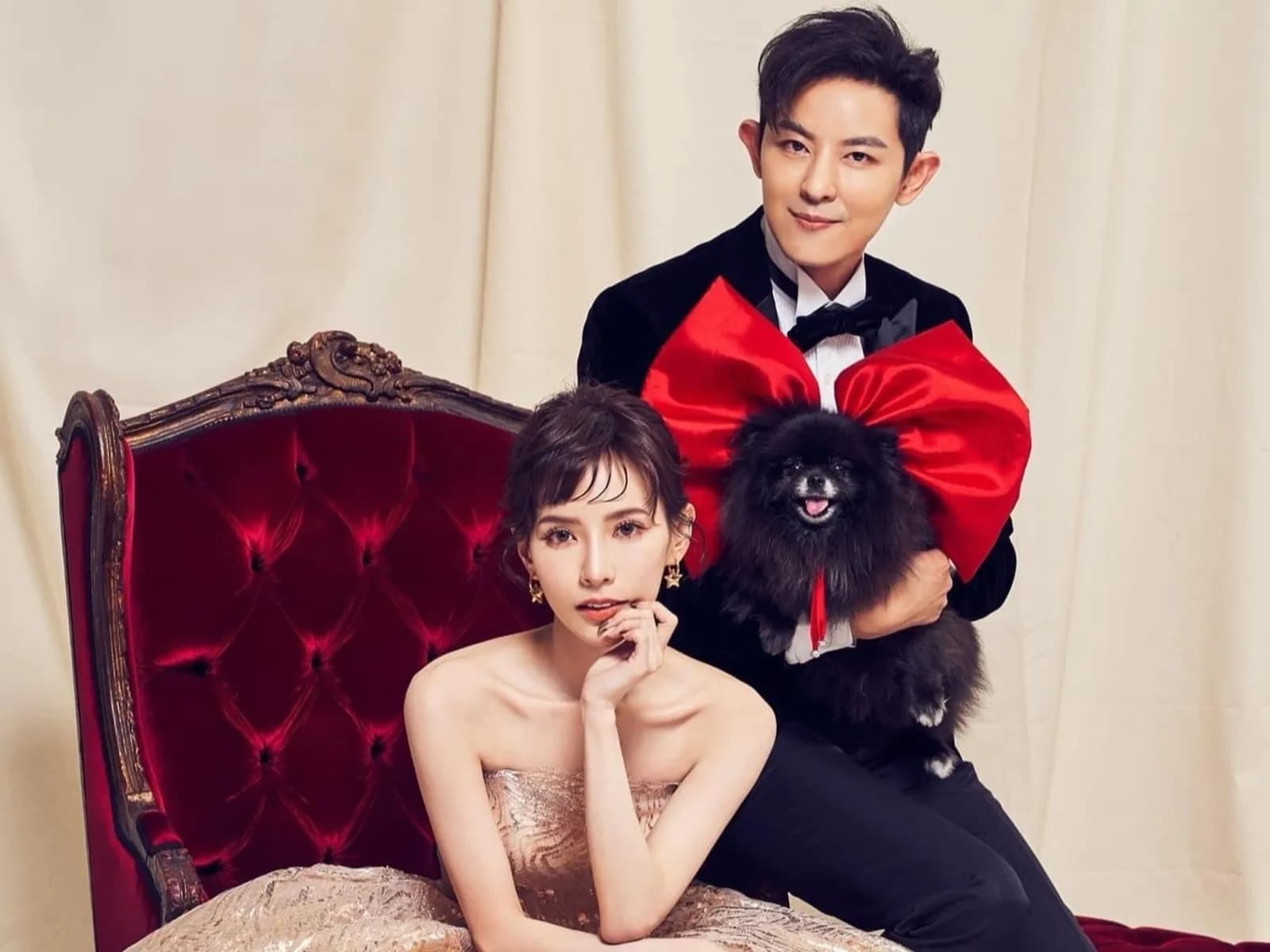 敖犬向空姐女友FaFa(發發)求婚成功,之後買下台中價值4千多萬的婚房。(翻攝自敖犬臉書)