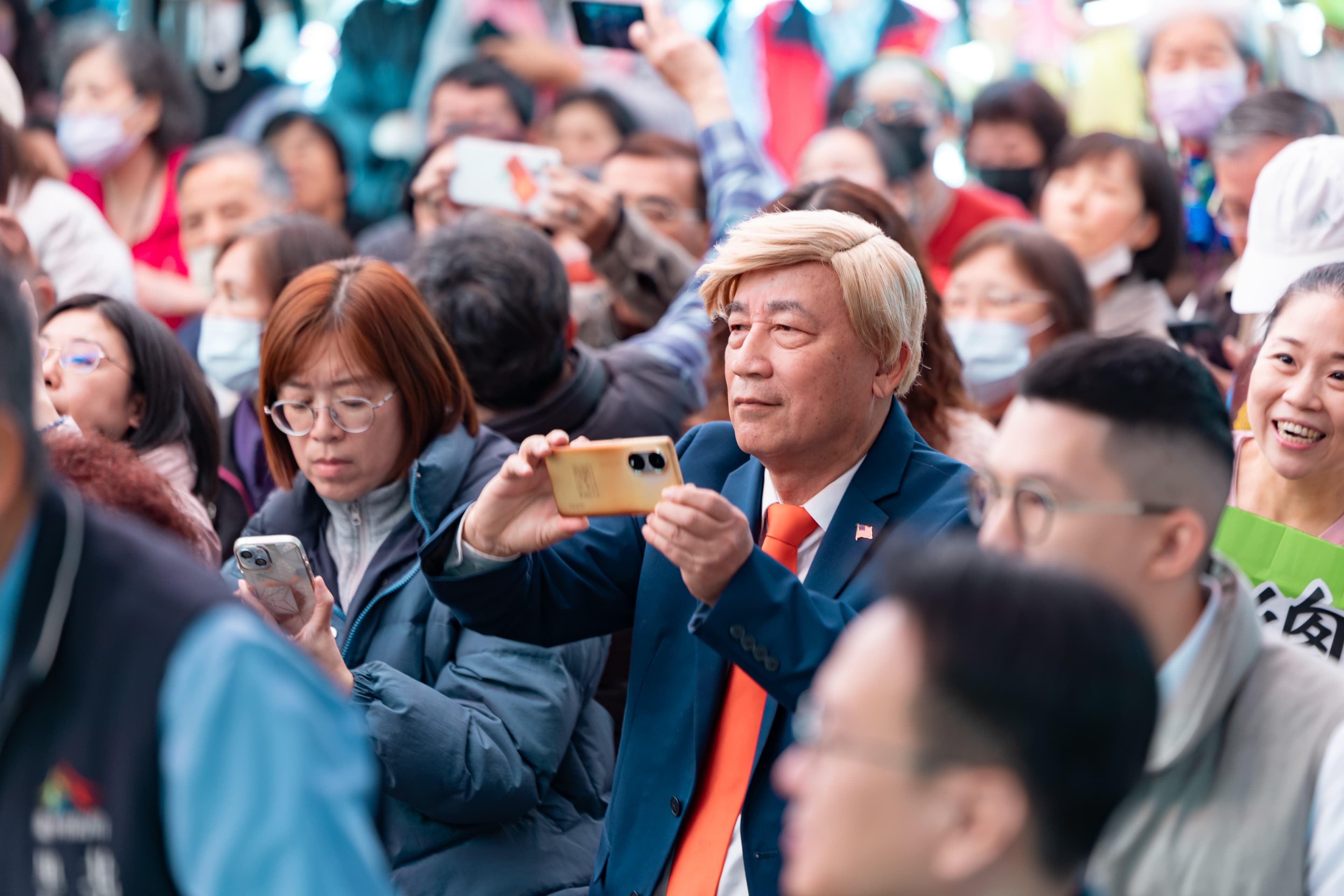 支持者打扮成川普,賴清德也特別點名他,這顯示美國對台的支持。(總統府flickr)