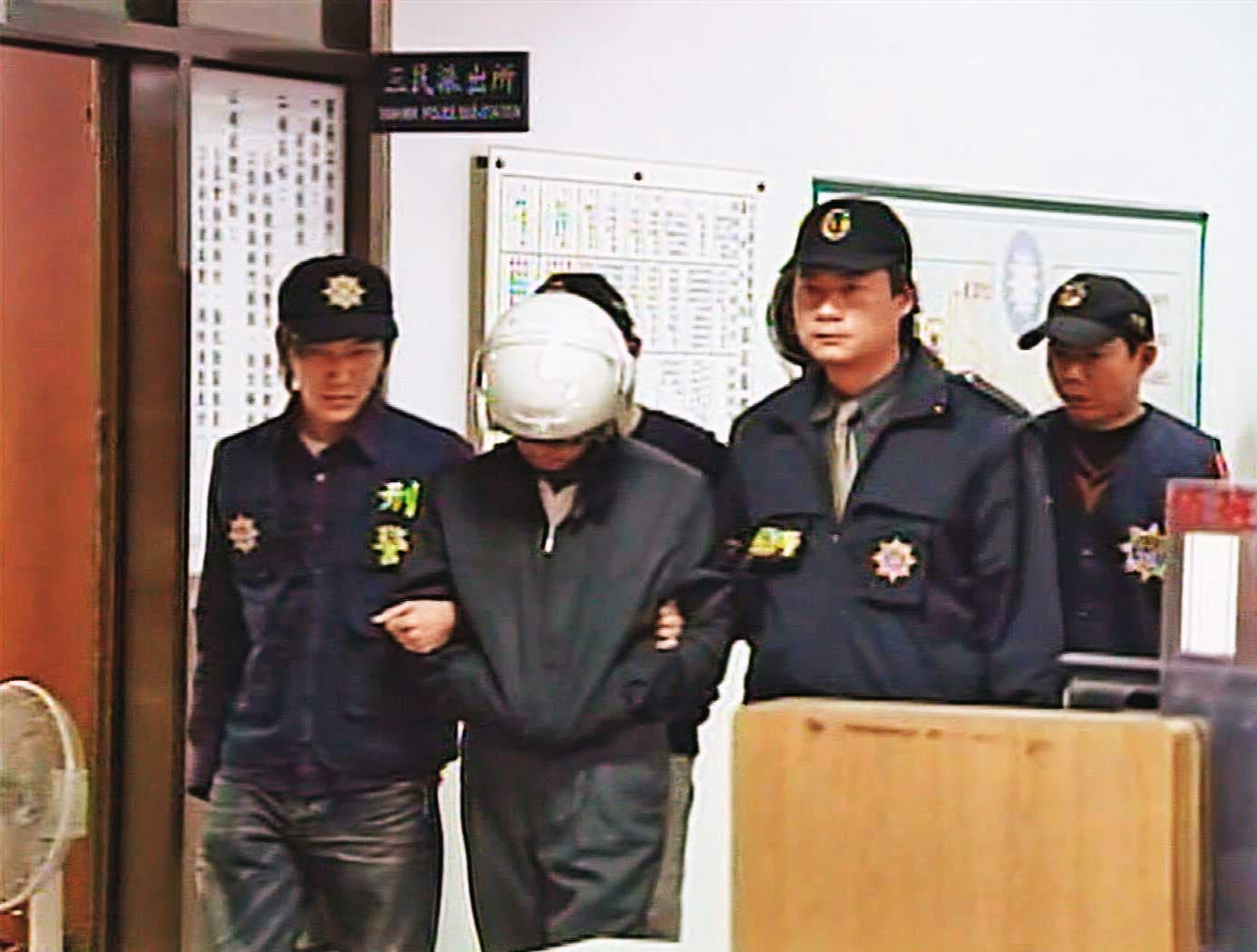 洪男拿走蔣仁曦的600萬元保單想變現,成了破案關鍵。(東森新聞提供)