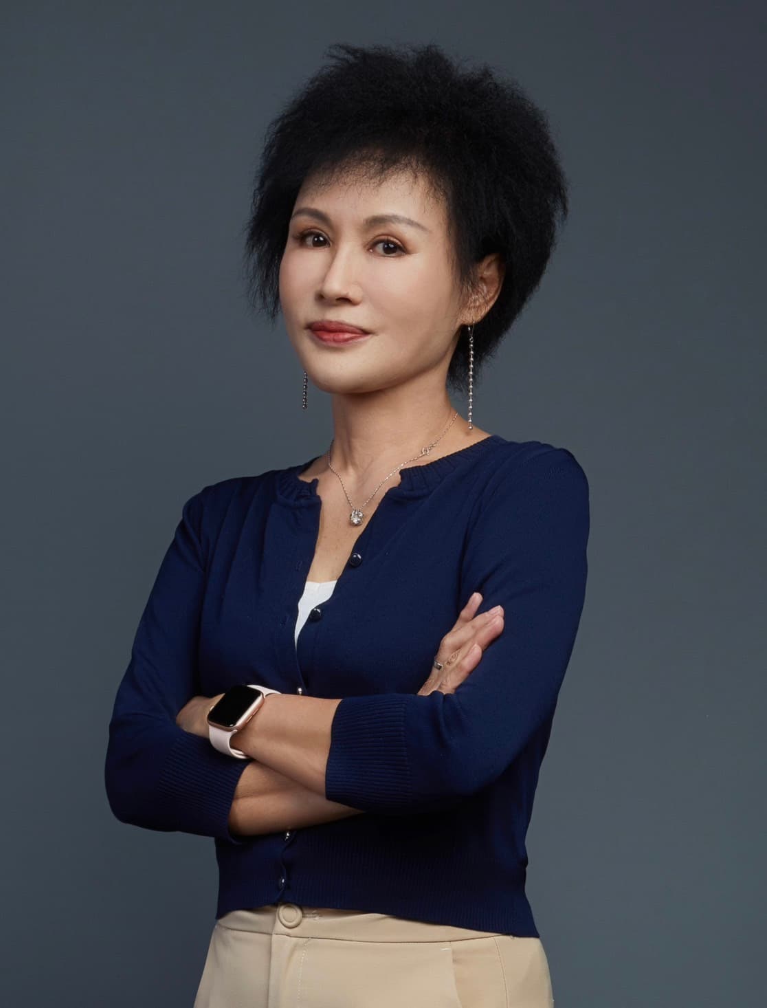 資深護理師譚敦慈說,選購洗衣精前,應先看清楚成分內容,審慎挑選,成分越單純、越天然越好。(譚敦慈護理師提供)