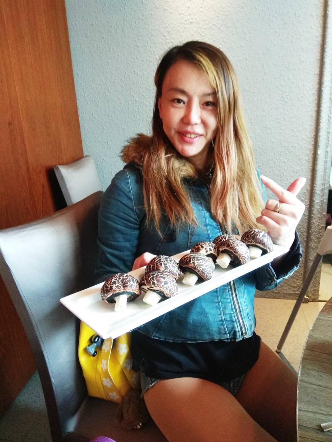 法拉利姐再度宣稱要去越南找小鮮肉交往。(翻攝自法拉利姐臉書)