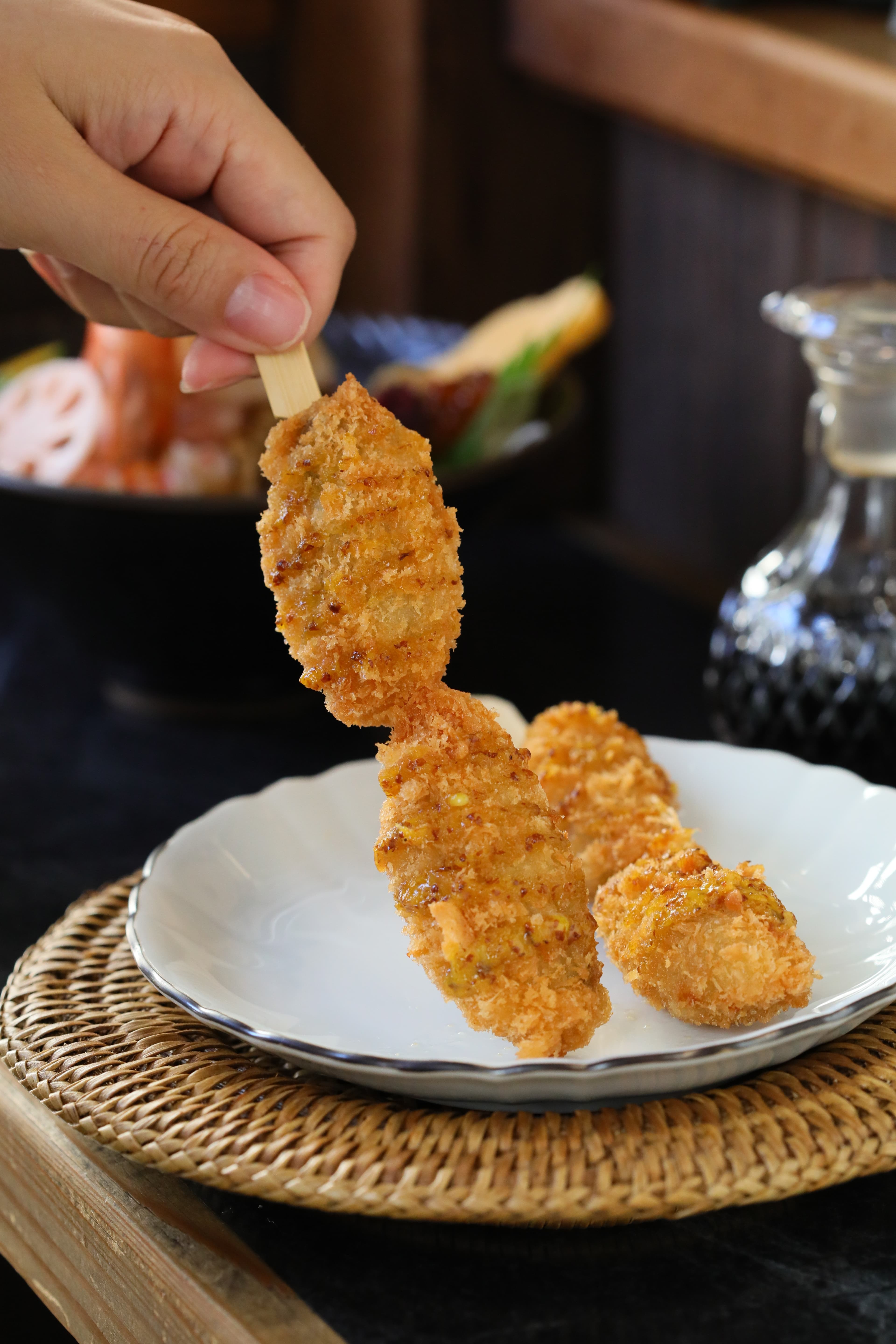 「炸廣島厚岸牡蠣」一定要趁熱吃,酥脆不油、鮮味滿滿。(200元/份)