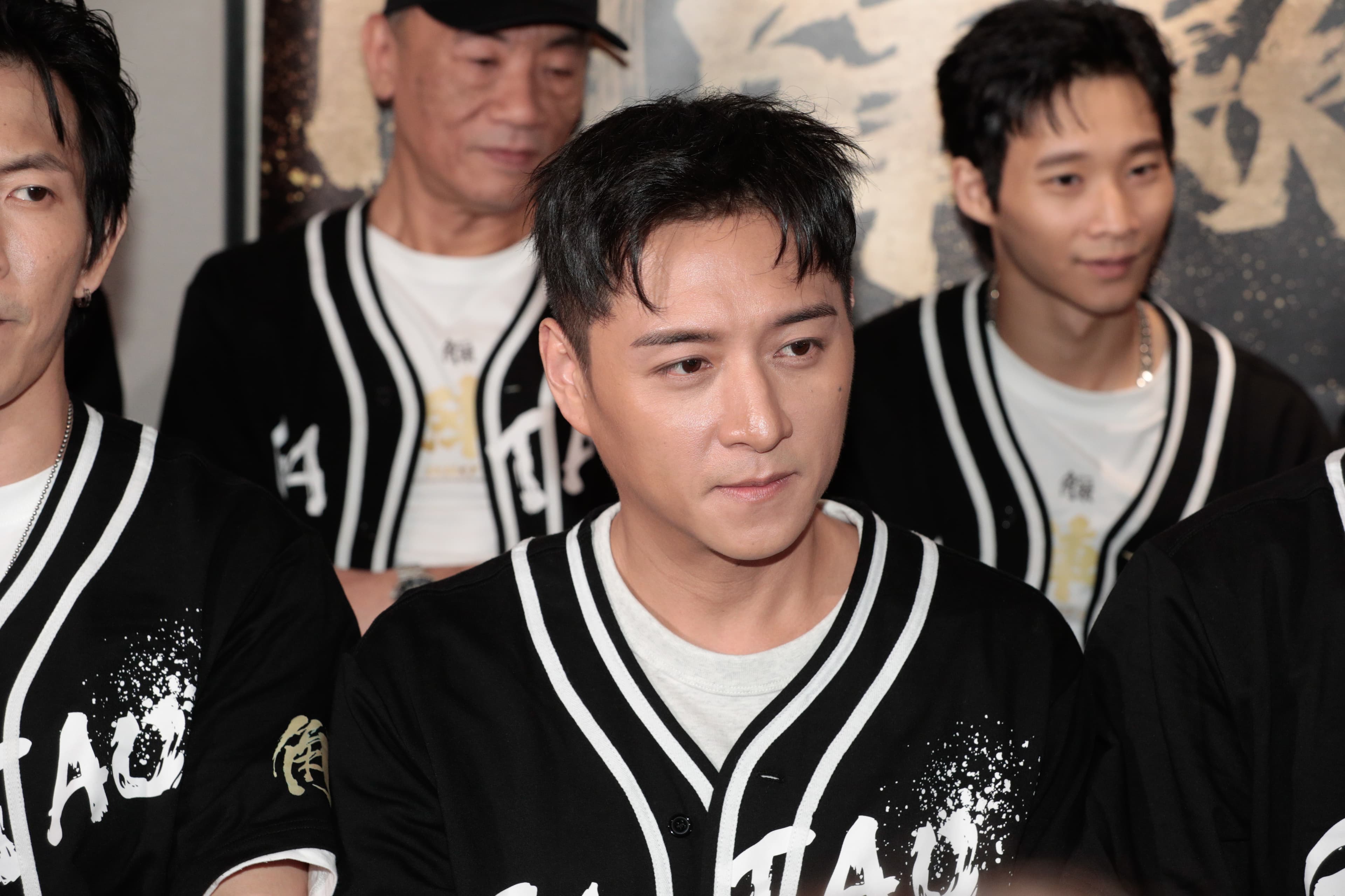 鄭人碩在澎湖拍戲,閒暇時也自動跑去澎湖的戲院做《角頭-鬥陣欸》的映後,又盡量配合掃街,精神感人。