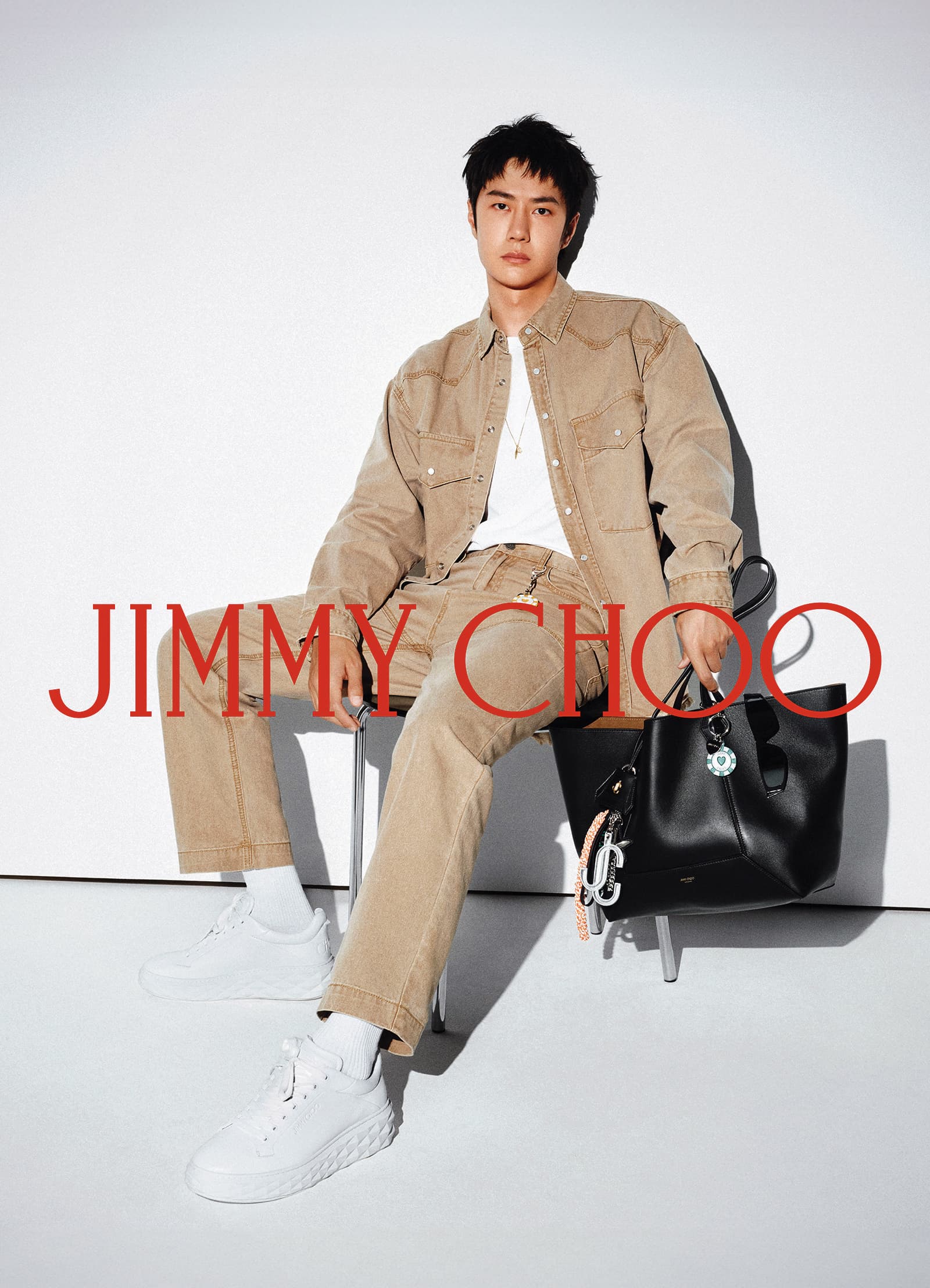 王一博自信大膽的風格,以及出眾的才華,受到Jimmy Choo的青睞。(藍鐘提供)