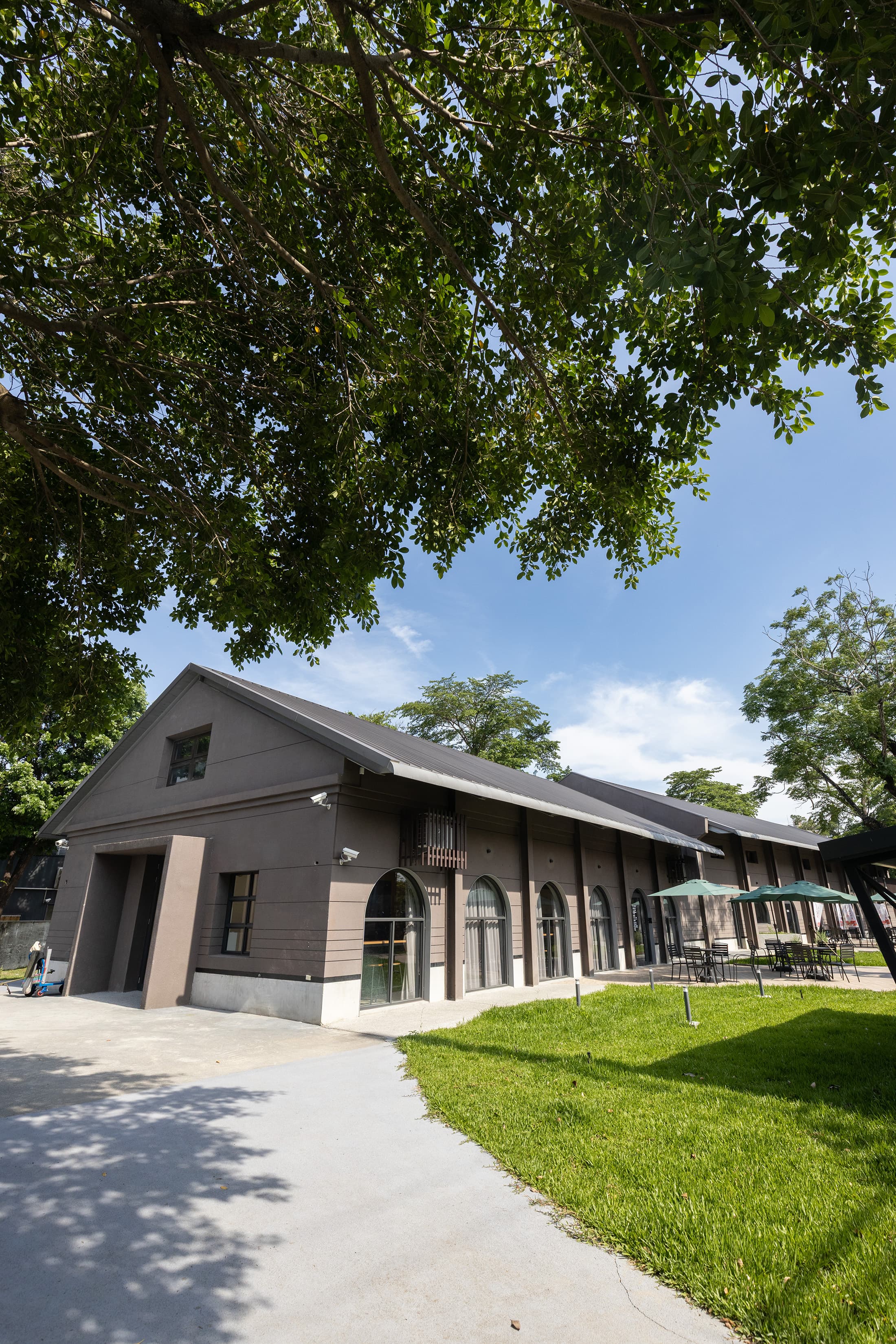 二號倉庫改建成青年旅宿,最多可睡40人。