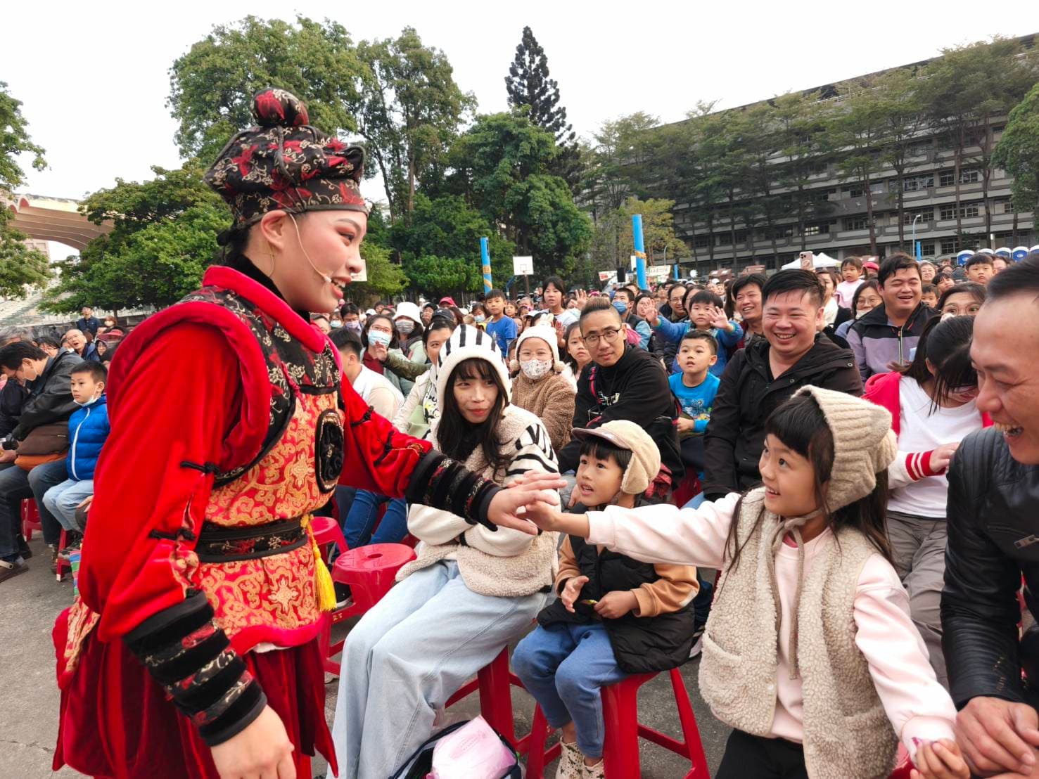 《武松打虎》劇情讓小朋友看得超興奮。（紙風車劇團提供）
