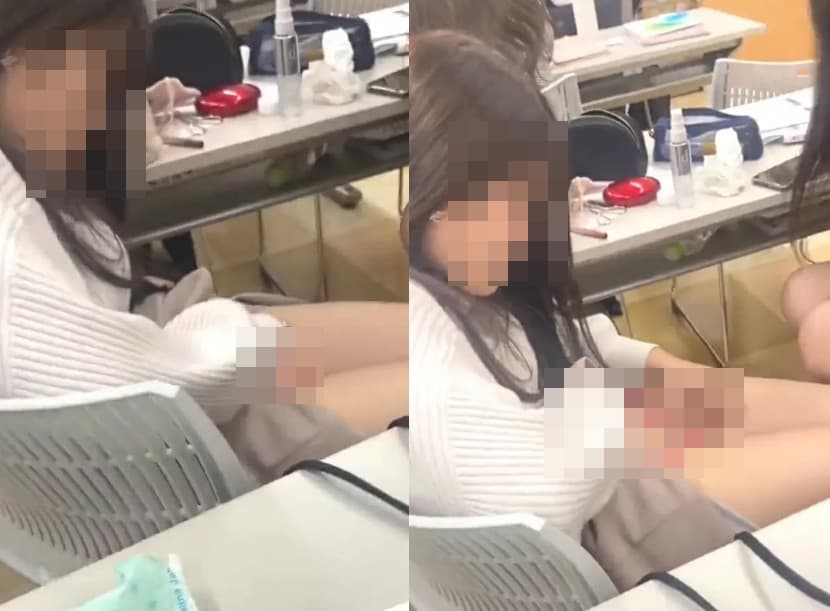 女學生坐在教室內座位上，掀開內褲直接拔陰毛。（取自minkch網站）