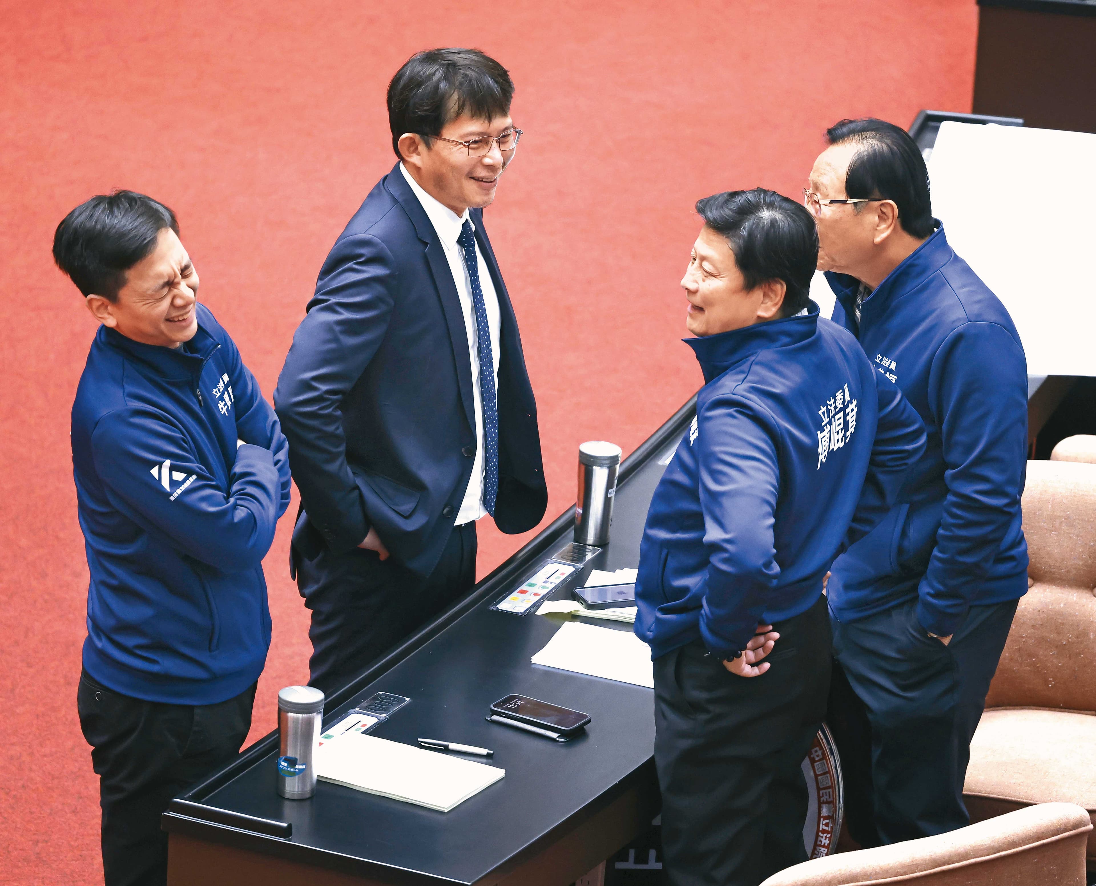 儘管藍白表面上大談合作,但不少藍營人士私下坦言,擔心自己也曾淪為黃國昌狗仔集團的跟拍對象。