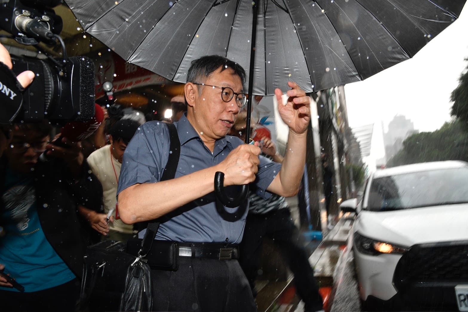 柯文哲深陷政治獻金申報不實風波。