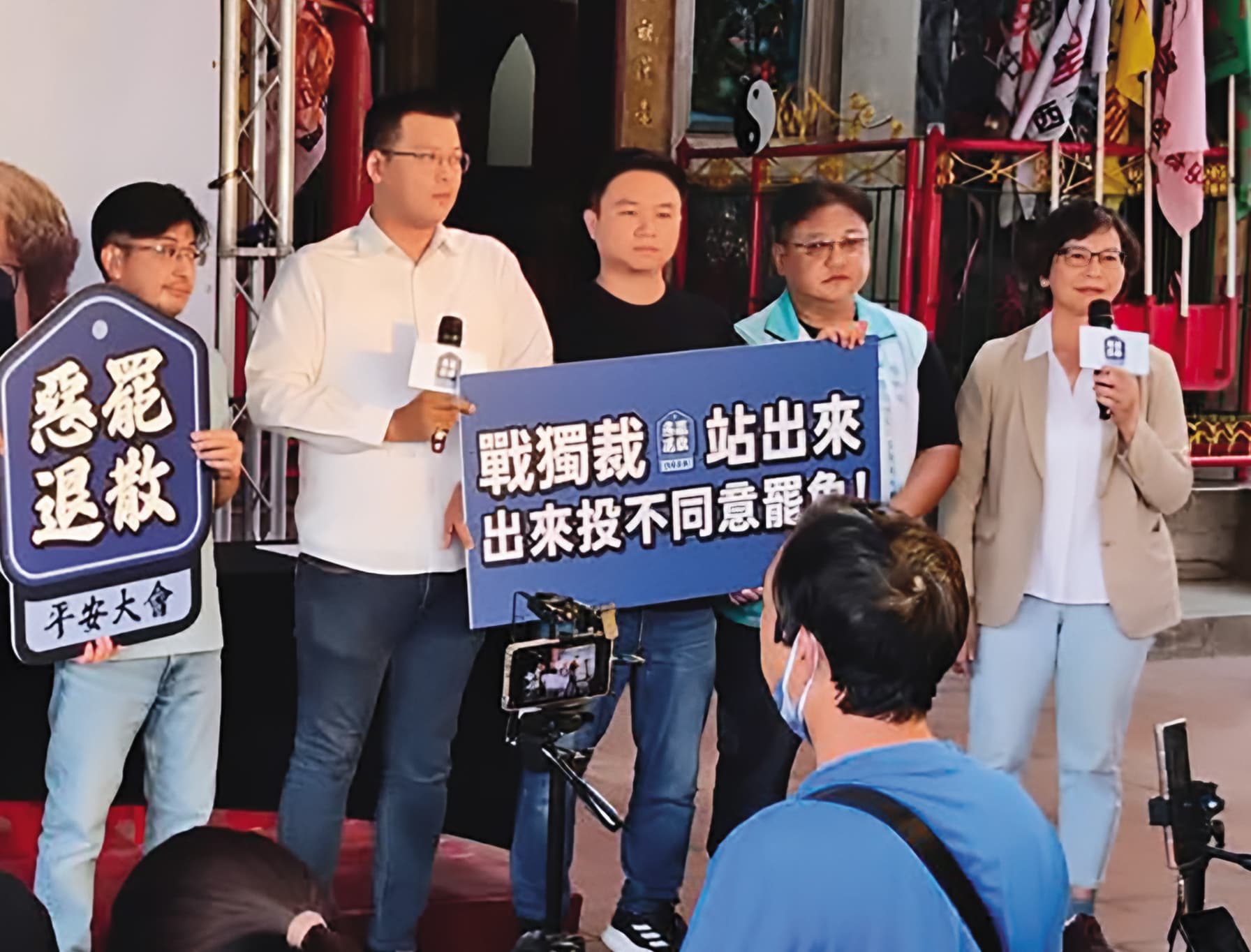 蔡壁如(右1)獲謝典霖(左1)支持,一度成為彰縣藍白合選項。(翻攝阮俊浩臉書)
