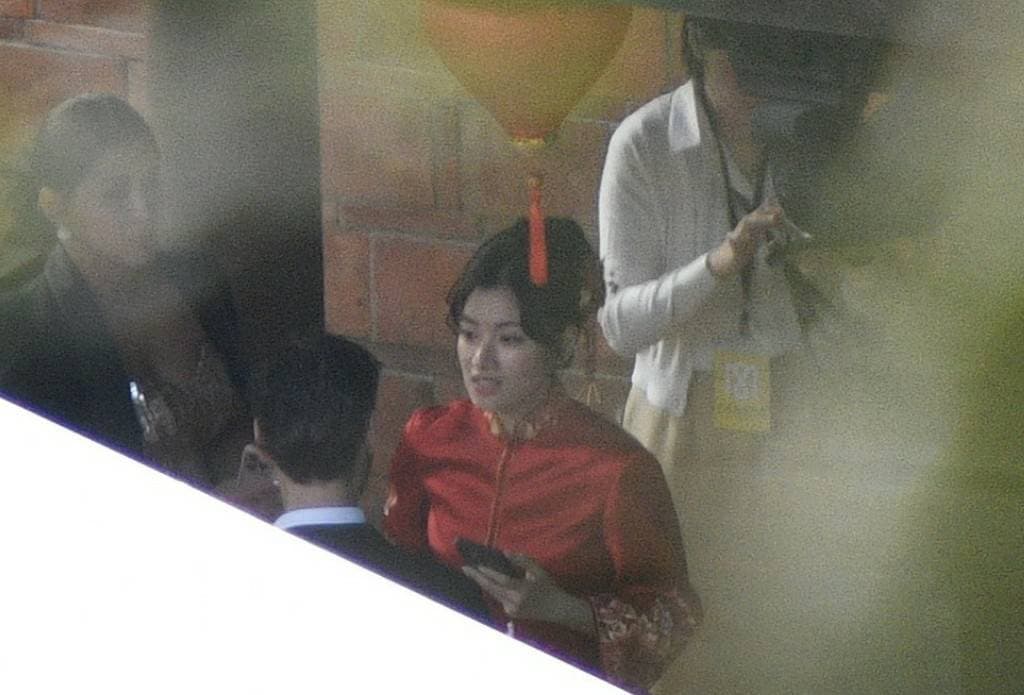 新娘許惠瑜身穿傳統服飾,心情和氣色都相當好。